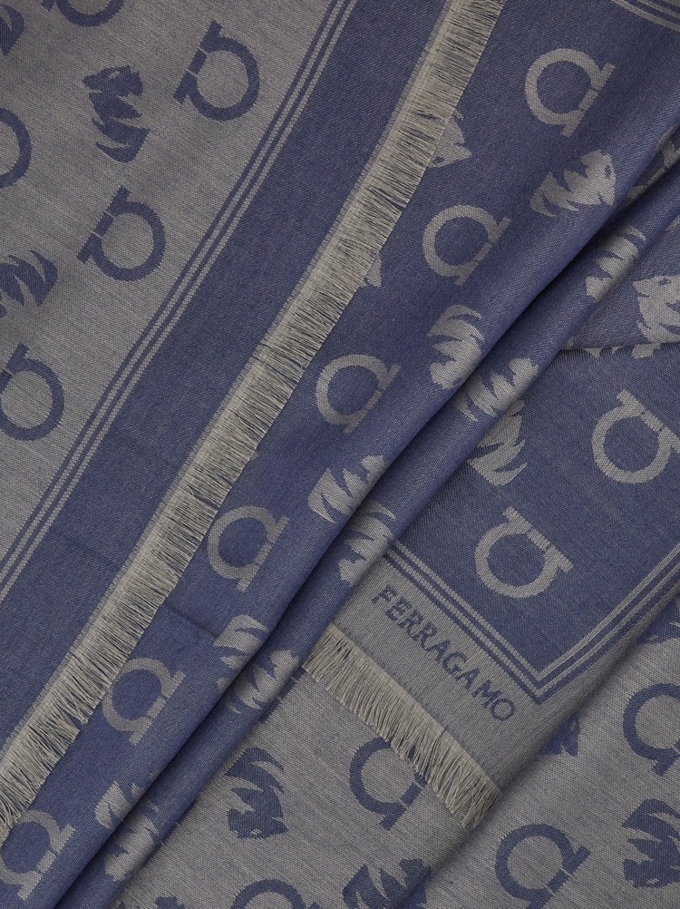 Jacquard stole with feline motif Gallery image 2