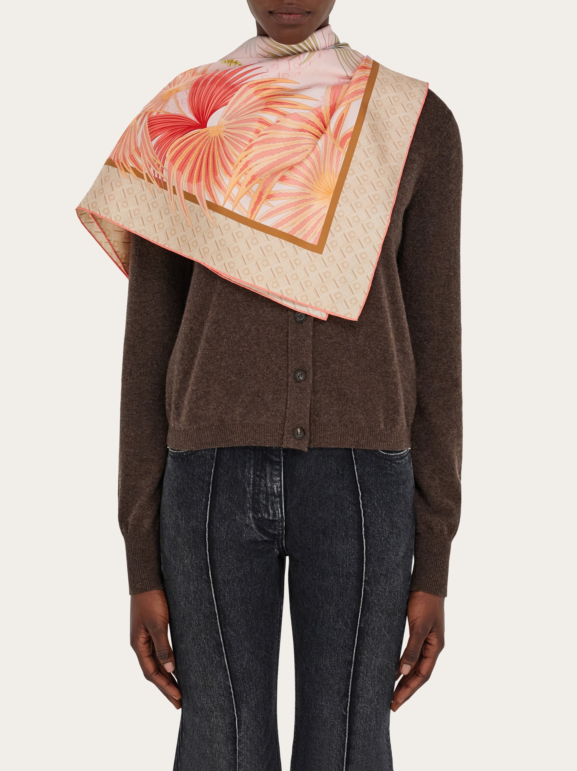 【関税込み】FERRAGAMO Scarves Dure print silk scarf - Women | Ferragamo