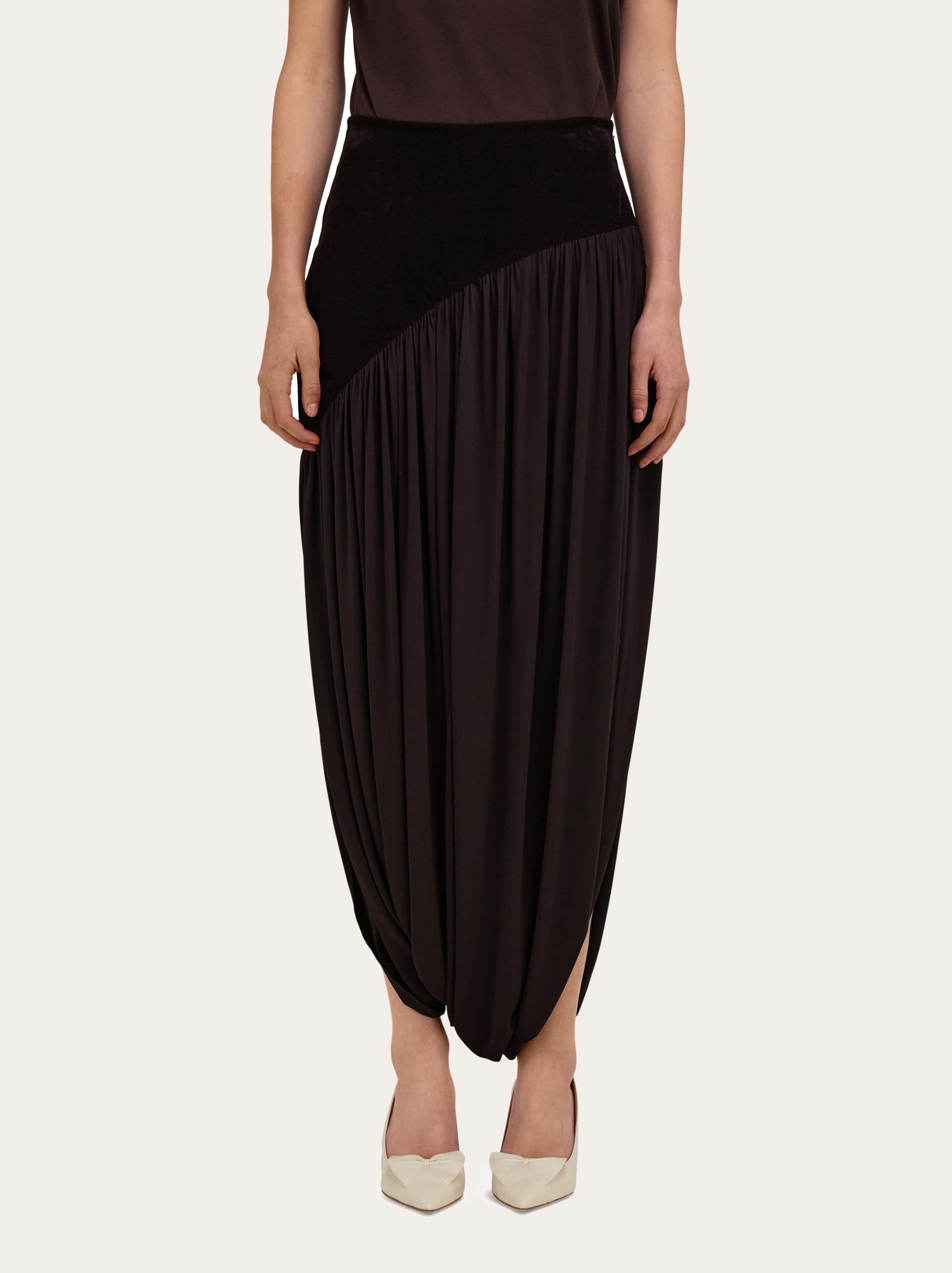 スカート FERRAGAMO SKIRT (13E831773145 BEIWHIMAS) Mini skirt with applied pockets - Women | Ferragamo