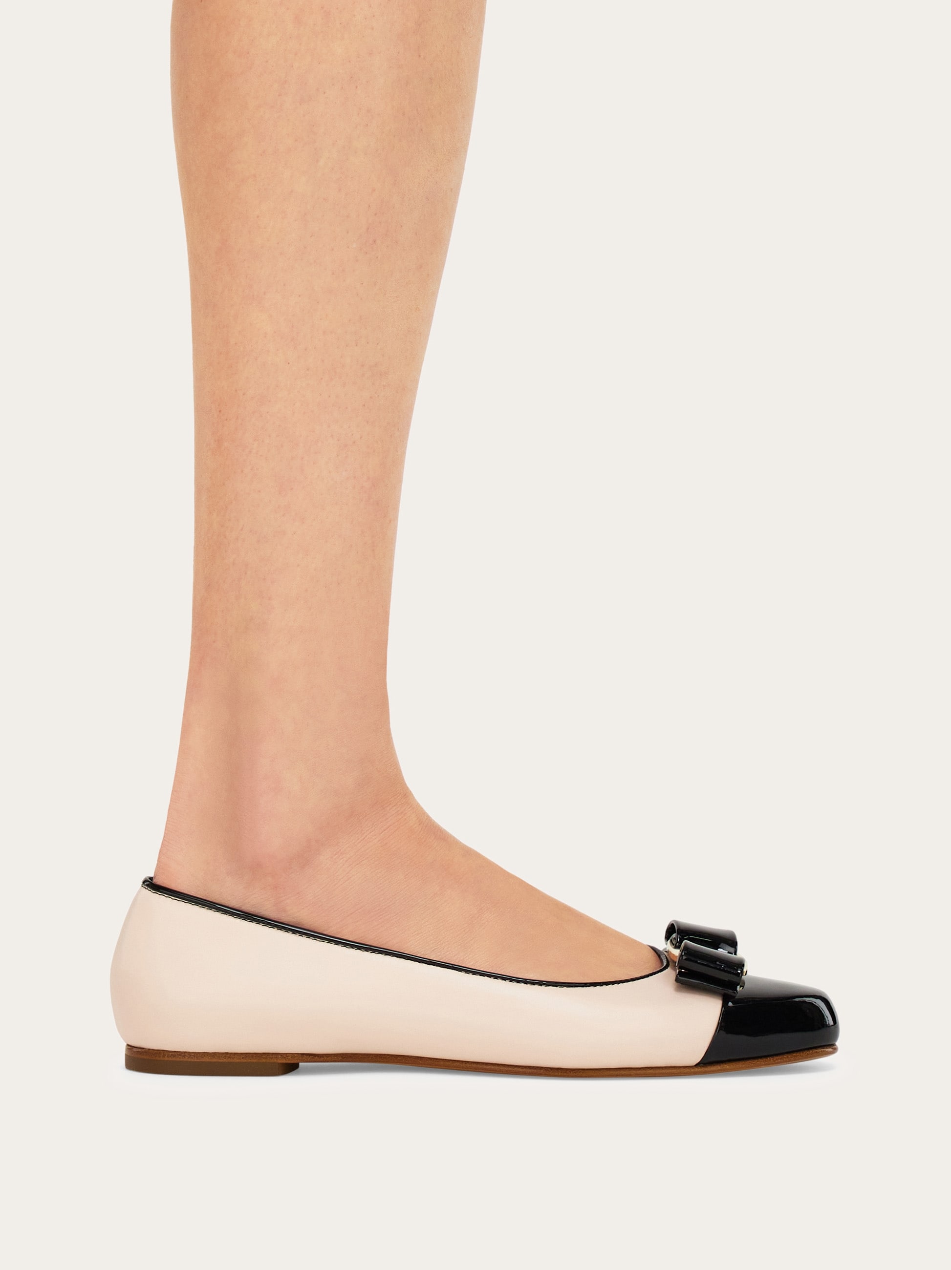 Varina bicolor ballet flat - Women | Ferragamo
