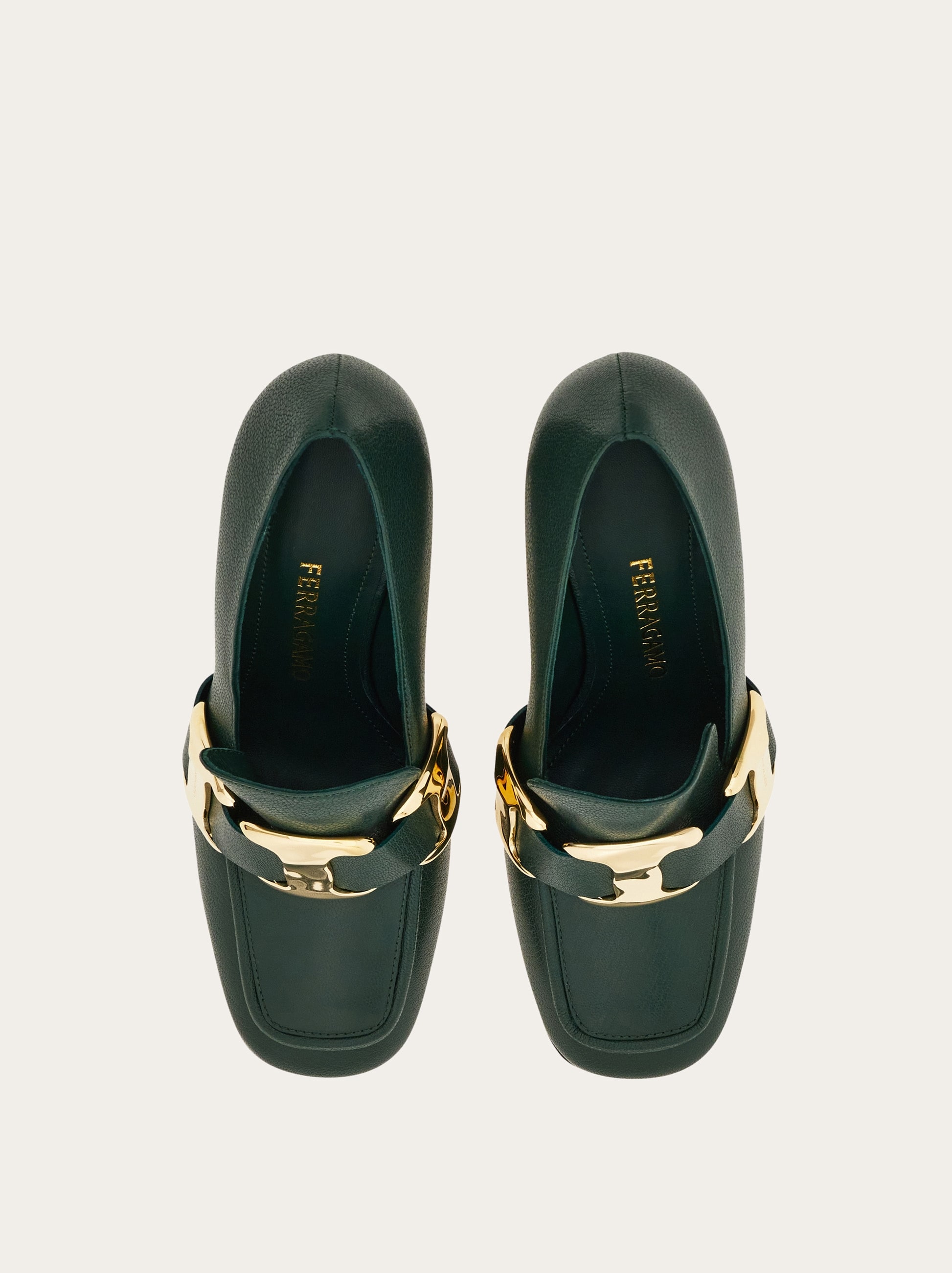 Ferragamo フェラガモ VARA ヴァラ オリーブグリーン　8.5 Maxi Vara plate pump - Women | Ferragamo