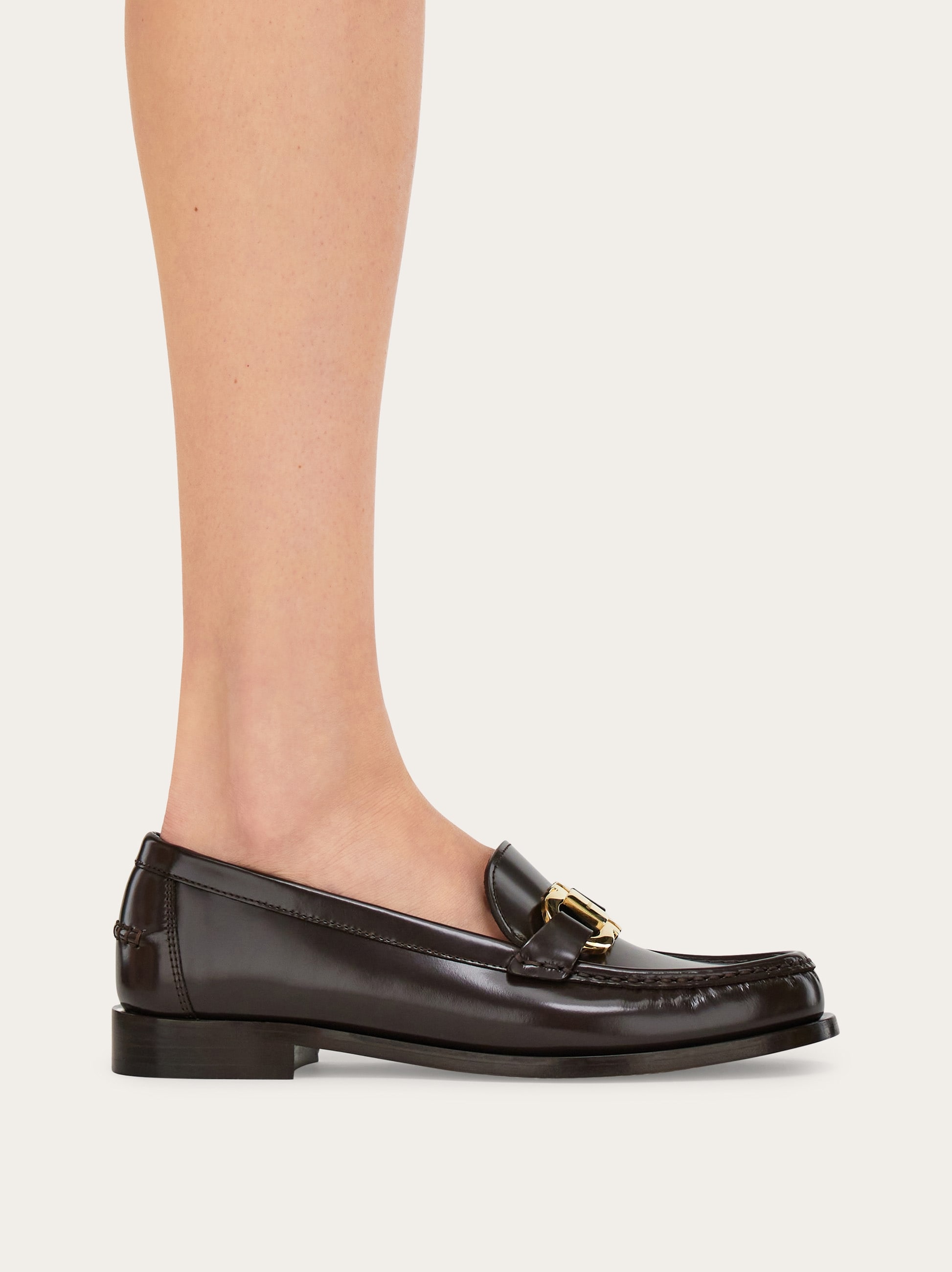 Ferragamoモカシン Moccasin with Gancini reversible ornament - Men | Ferragamo