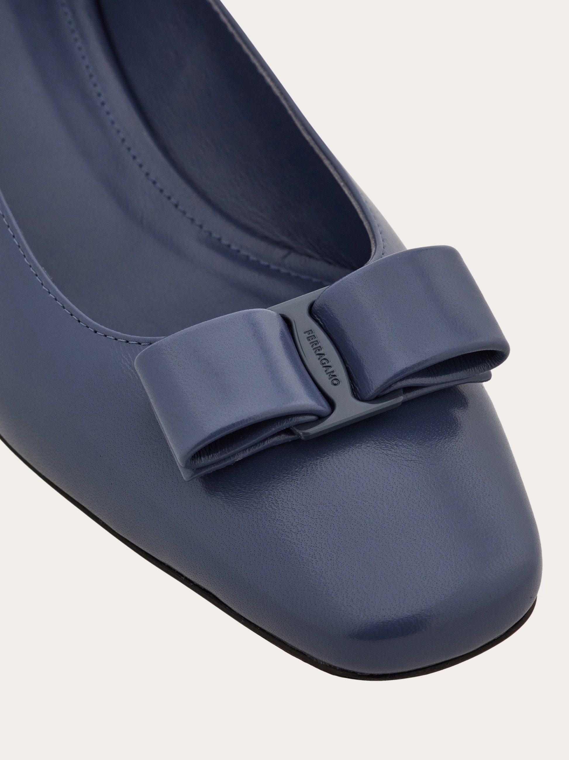[Salvatore Ferragamo] ボウ付きポンプ FERRAGAMO Viva Bow Leather Pumps | Saks Fifth Avenue
