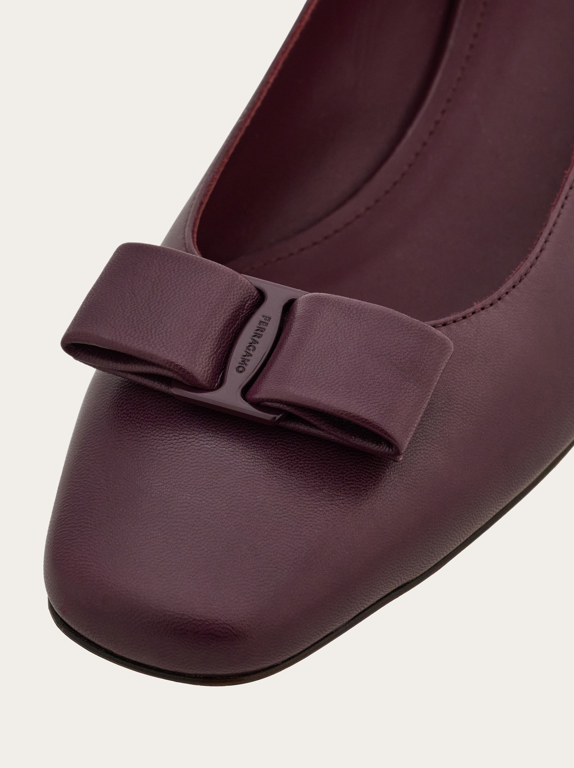 美品✨Ferragamo パンプス ダークブラウン スクエアバックル ローヒール 楽天市場】パンプス ローヒール（ブランドフェラガモ）の通販