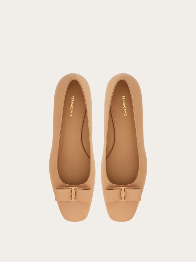 Salvatore Ferragamo アイボリーハイヒール Bridal - Slingback with mini bow - Women | Ferragamo