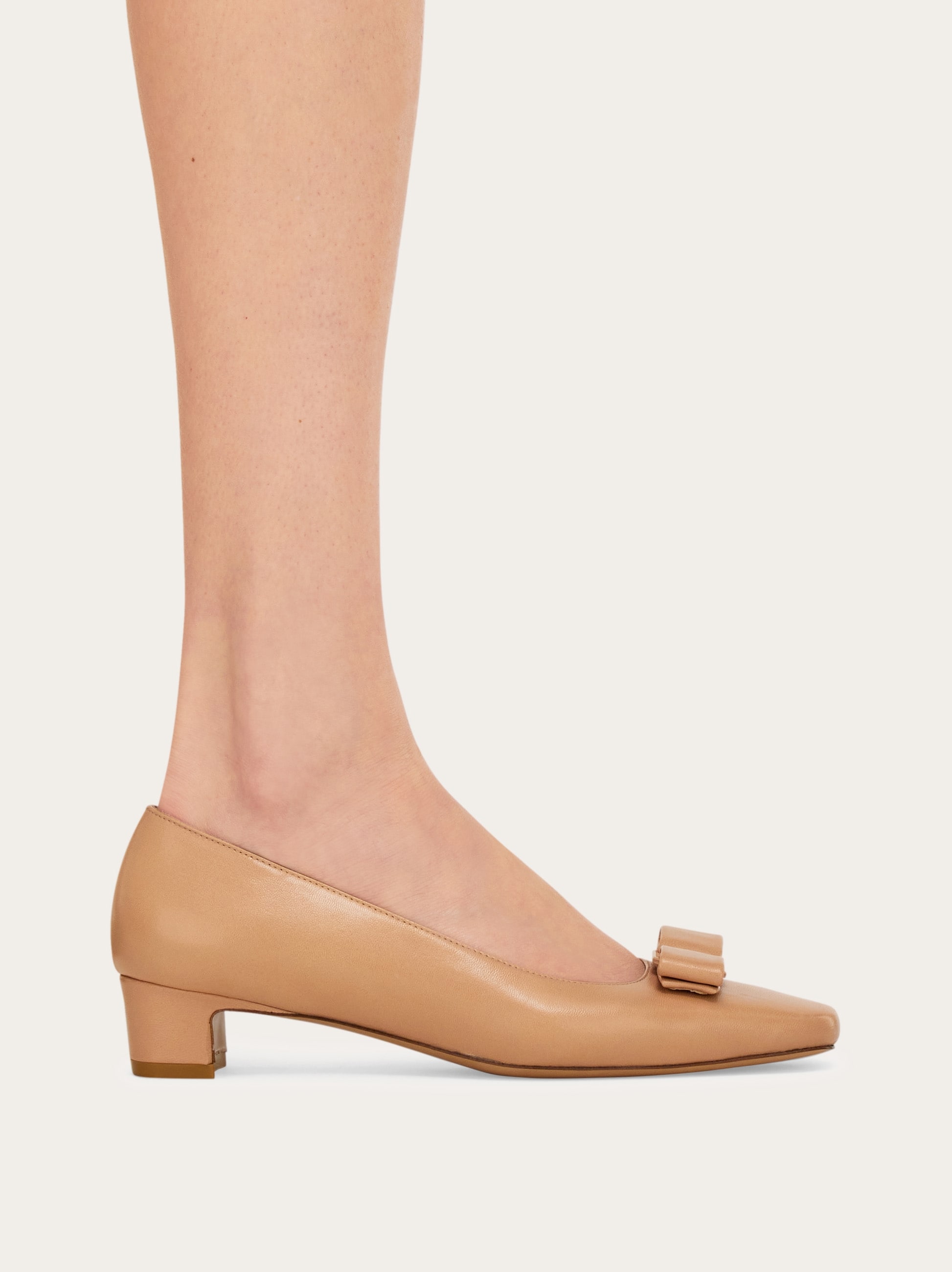 Iconic bow pump - Women | Ferragamo