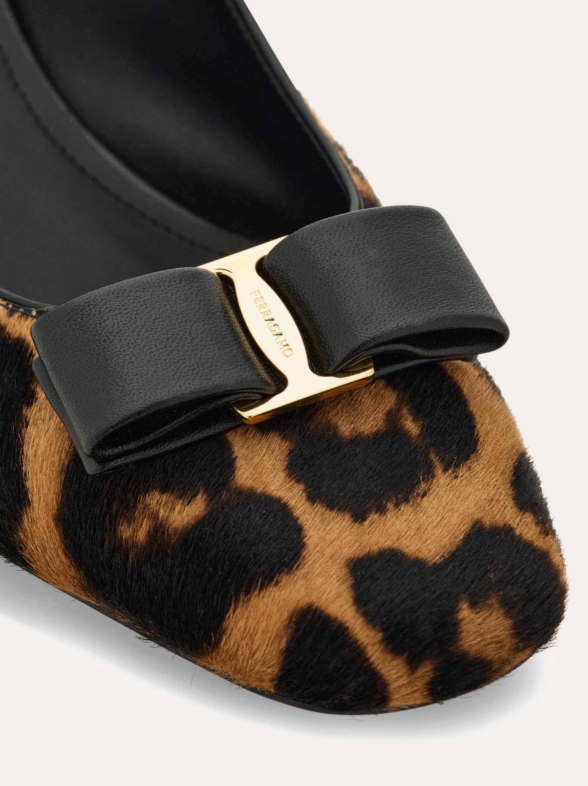 Iconic bow pump - Women | Ferragamo