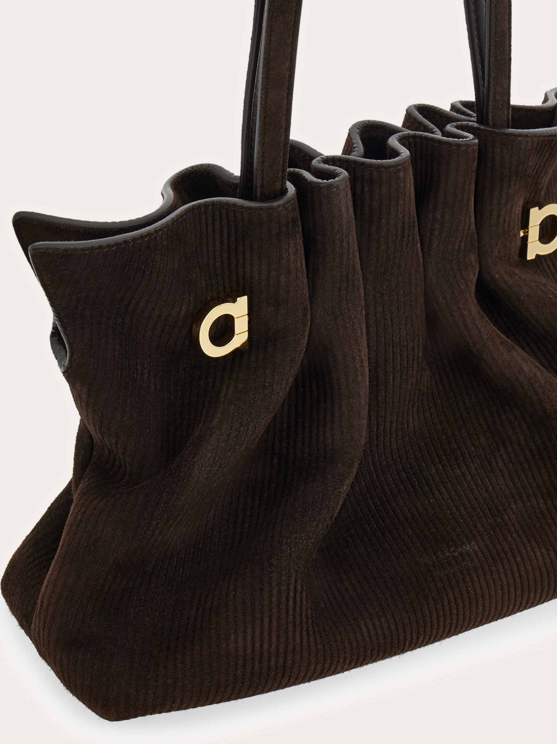 ショルダーバッグ・ポシェット FERRAGAMO SH DUMP S\nShoulder Bag\n27,0x11,0x18,0 Ferragamo Soft-bag (M) - Women | Ferragamo
