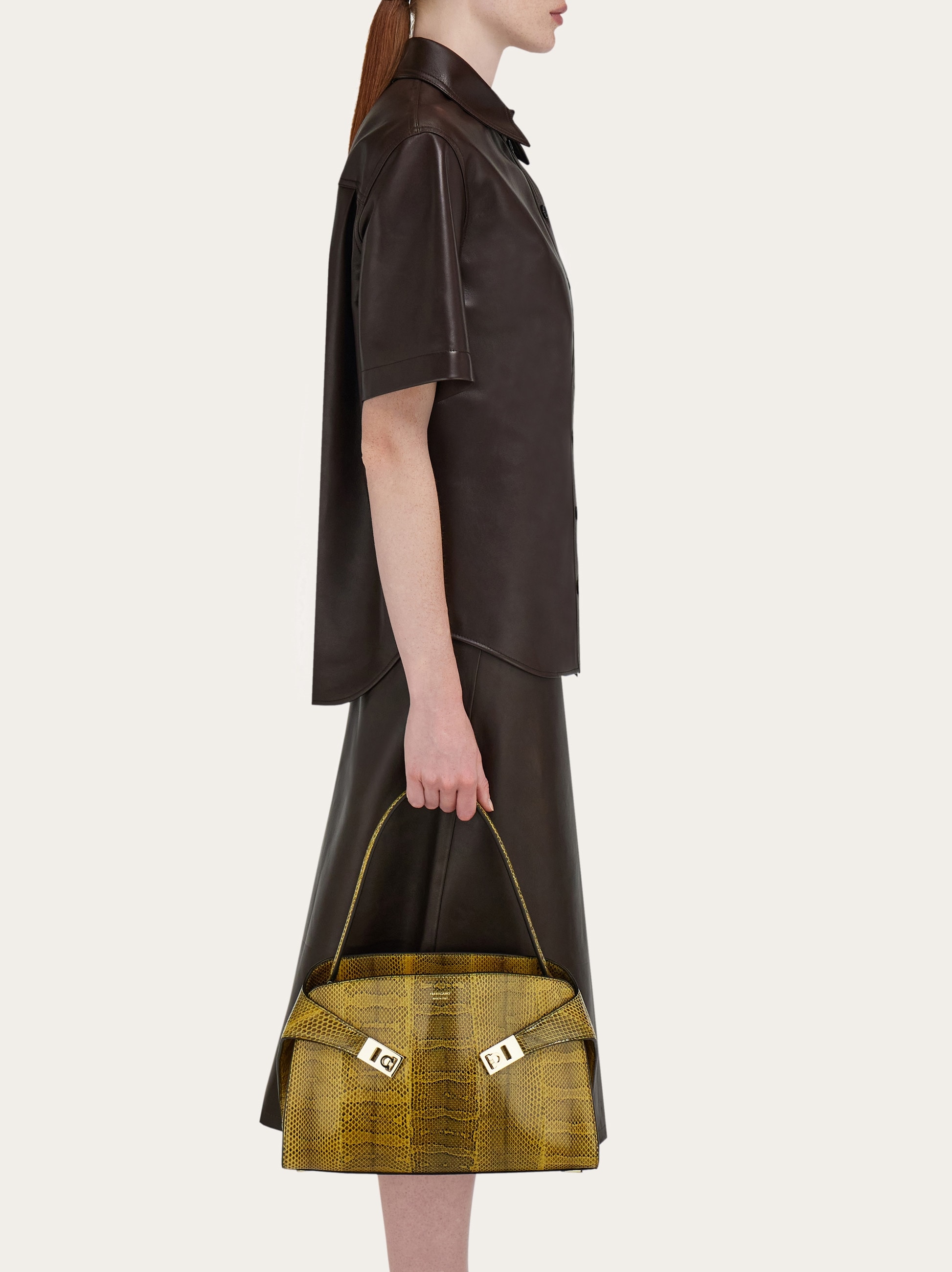 Hug soft bicolor shoulder bag (M) - Women | Ferragamo