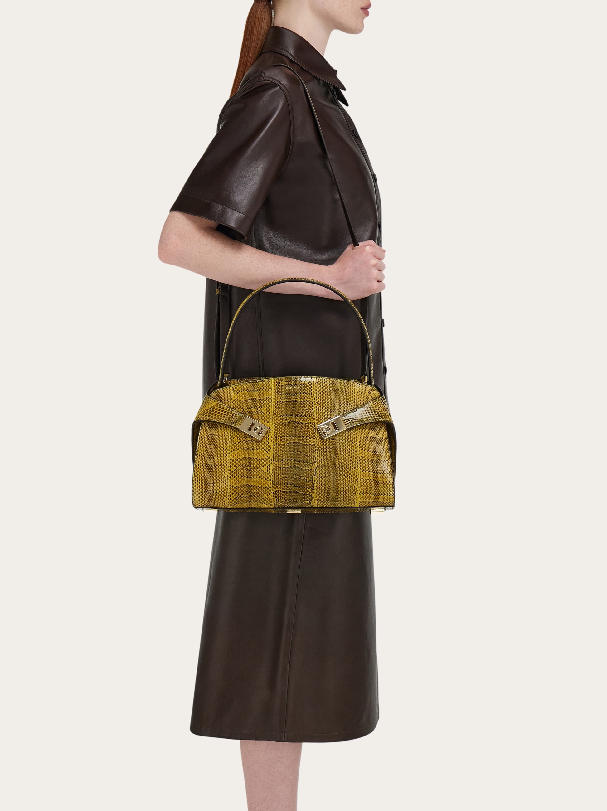 ショルダーバッグ・ポシェット Salvatore Ferragamo Hug Soft Two-Tone Large Shoulder Bag Hug soft bicolor shoulder bag (M) - Women | Ferragamo