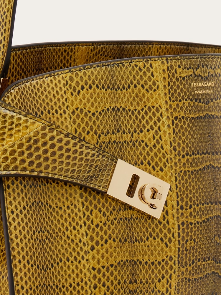 Zweifarbige Schultertasche Hug Soft (M) Gallery image 8