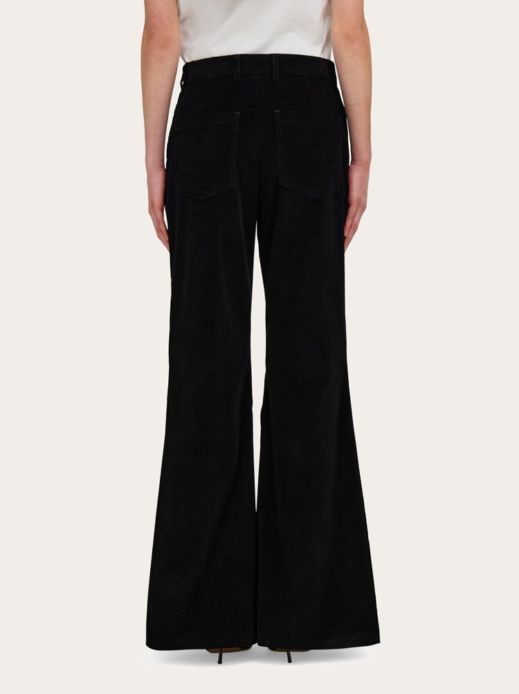 Pantalones flare Gallery image 4