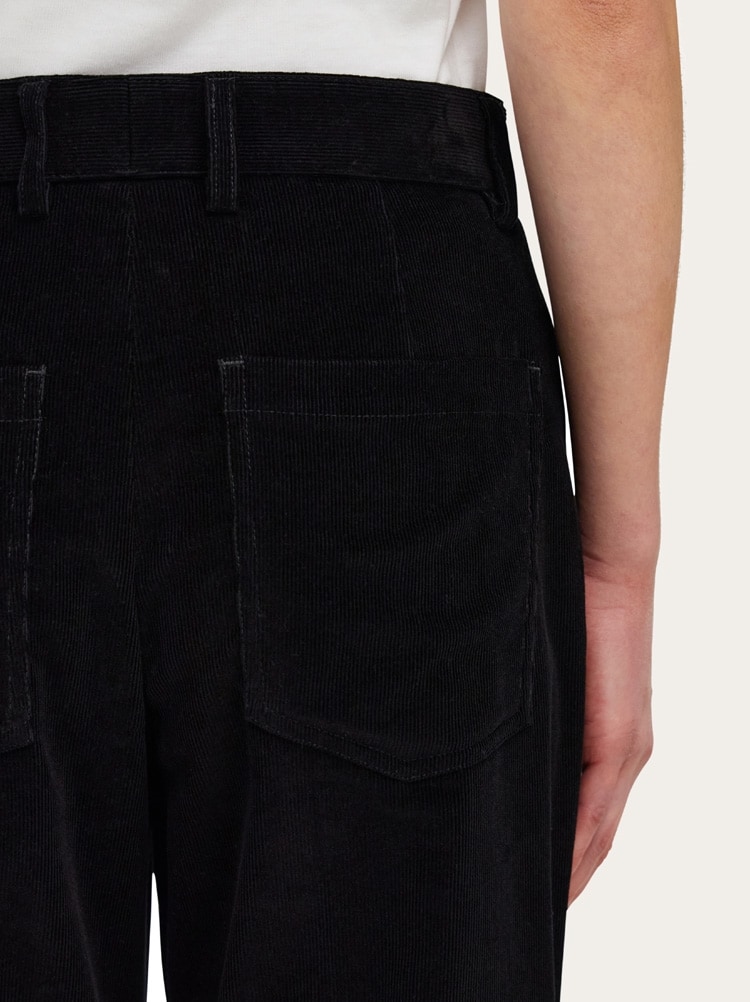 Pantalones flare Gallery image 6