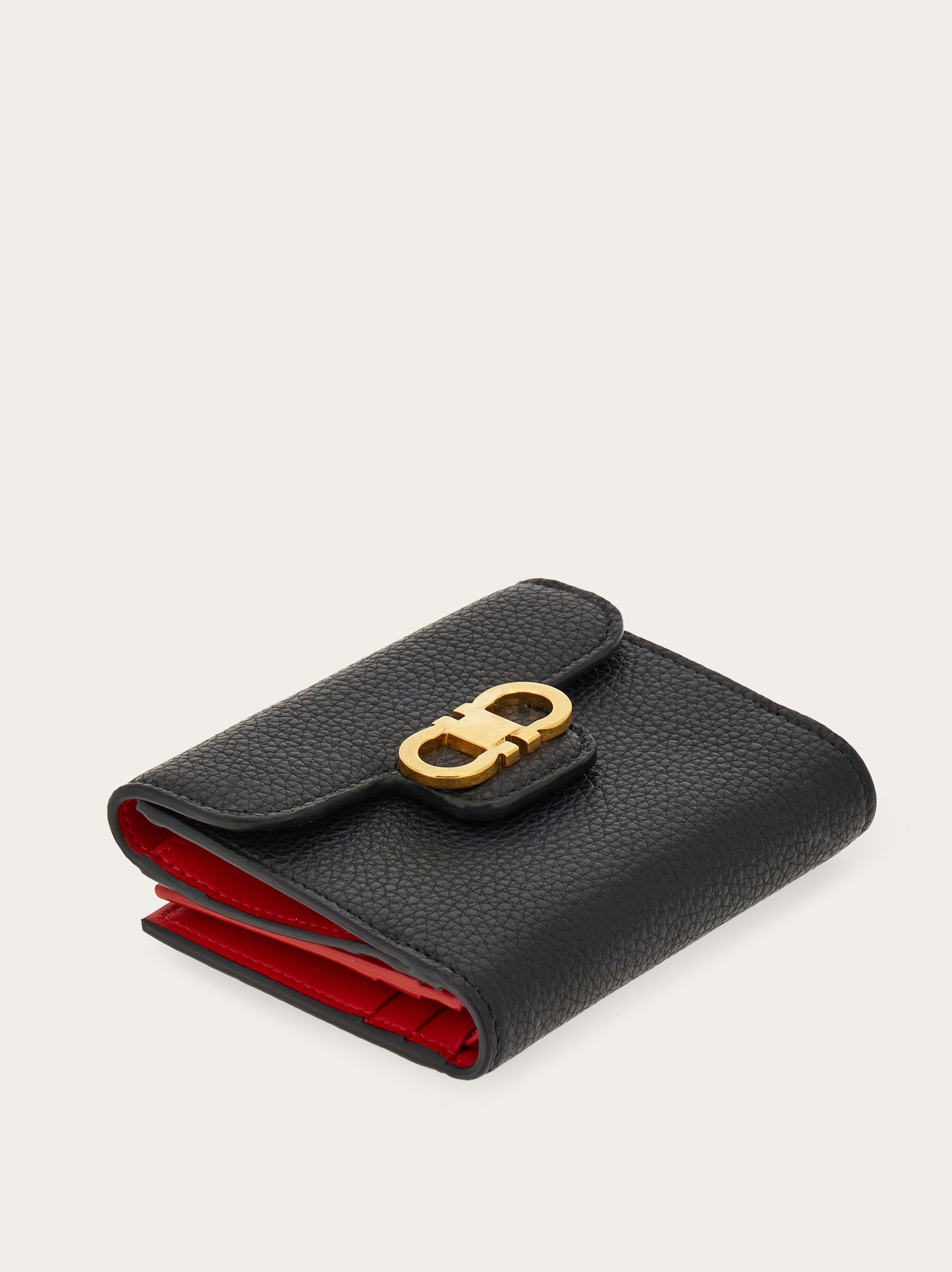 【送料&関税込】Ferragamo Compact Wallet gancini Gancini compact wallet - Women | Ferragamo