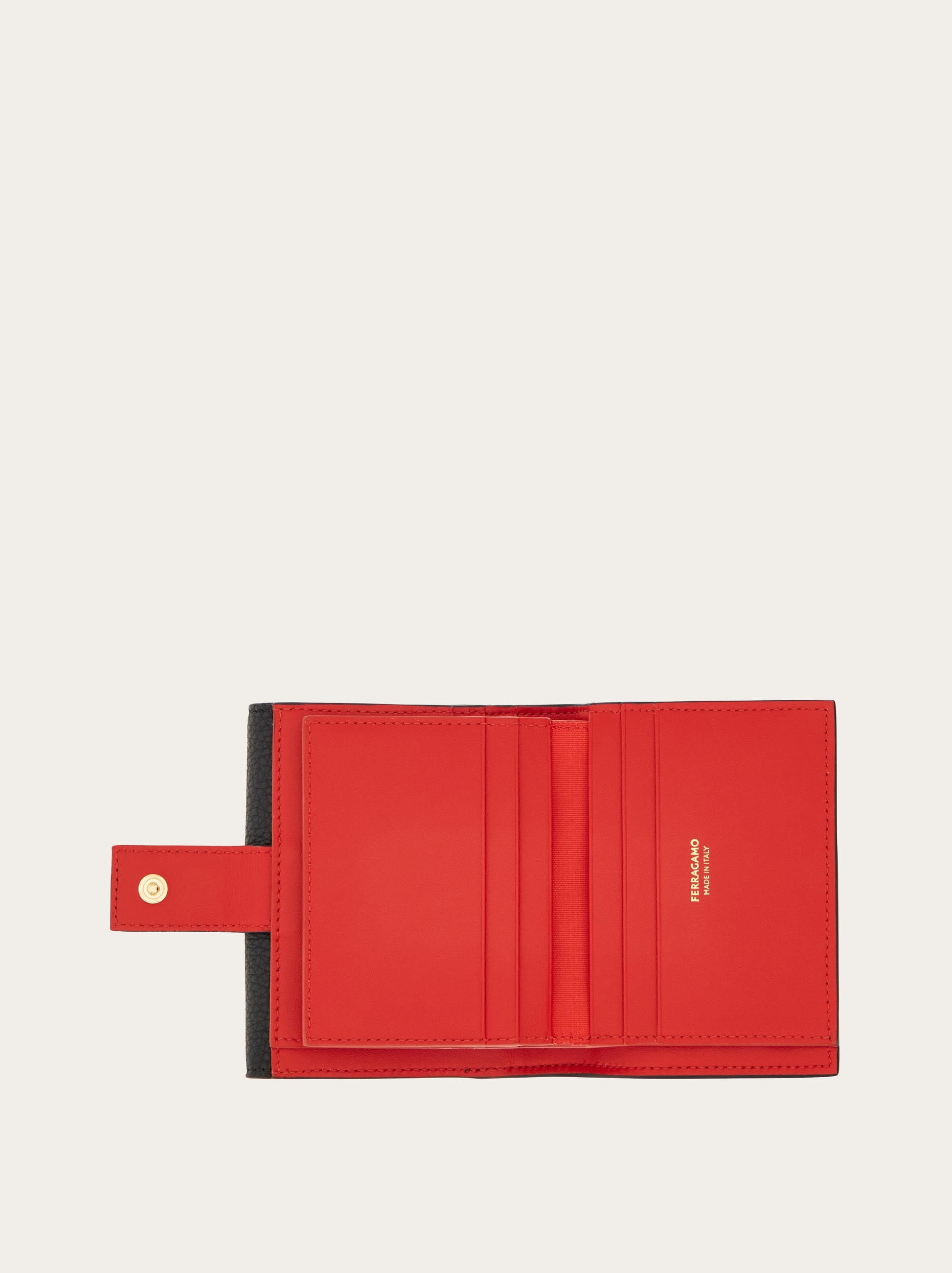 折りたたみ財布 FERRAGAMO GANCINI COMPACT WALLET IN GRAINY LEATHER Gancini compact wallet - Women | Ferragamo