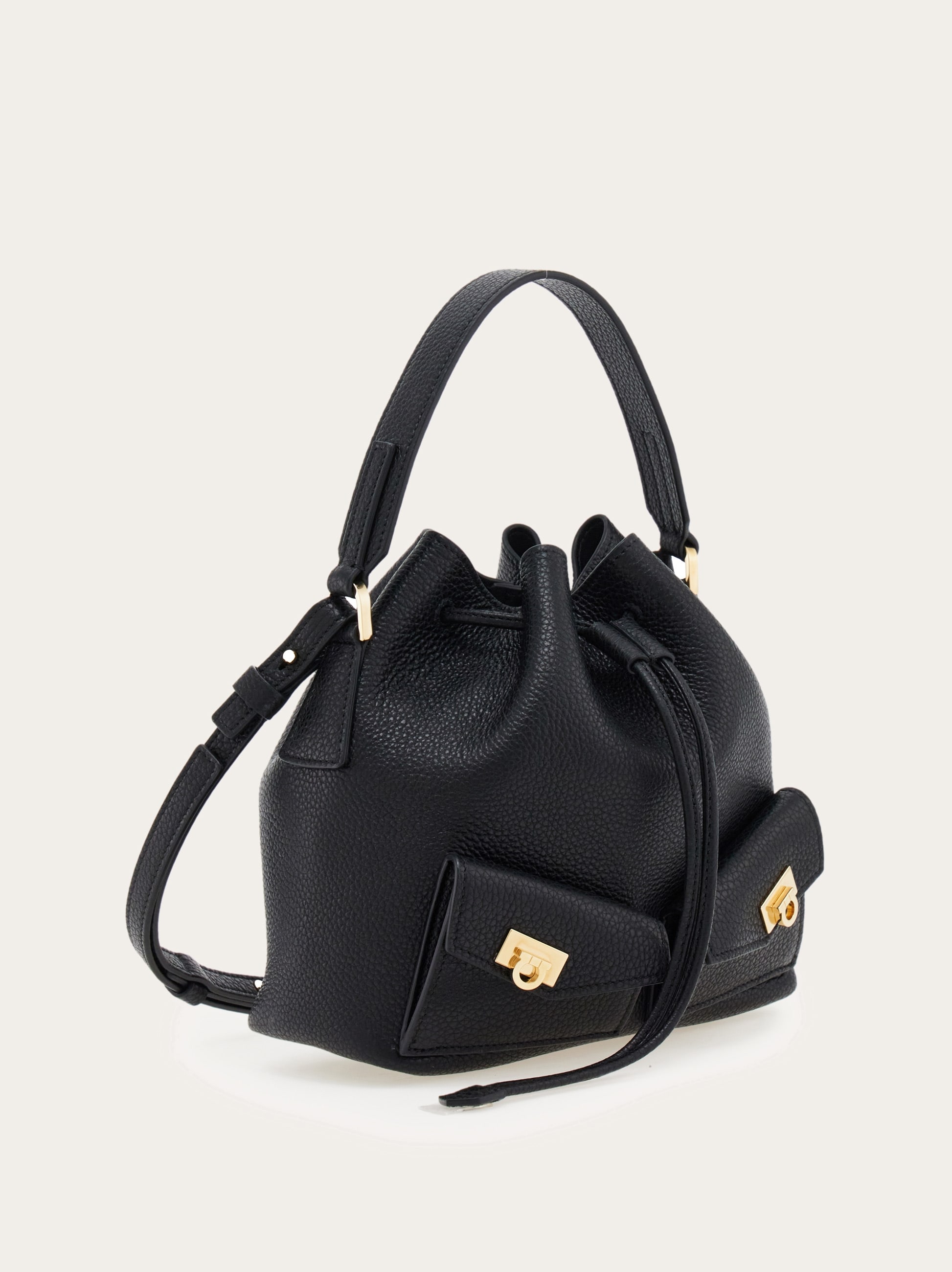 【Ferragamo】ミニバケットバッグ Ferragamo - ミニ・ラフィア・バケットバッグ をオンライン購入