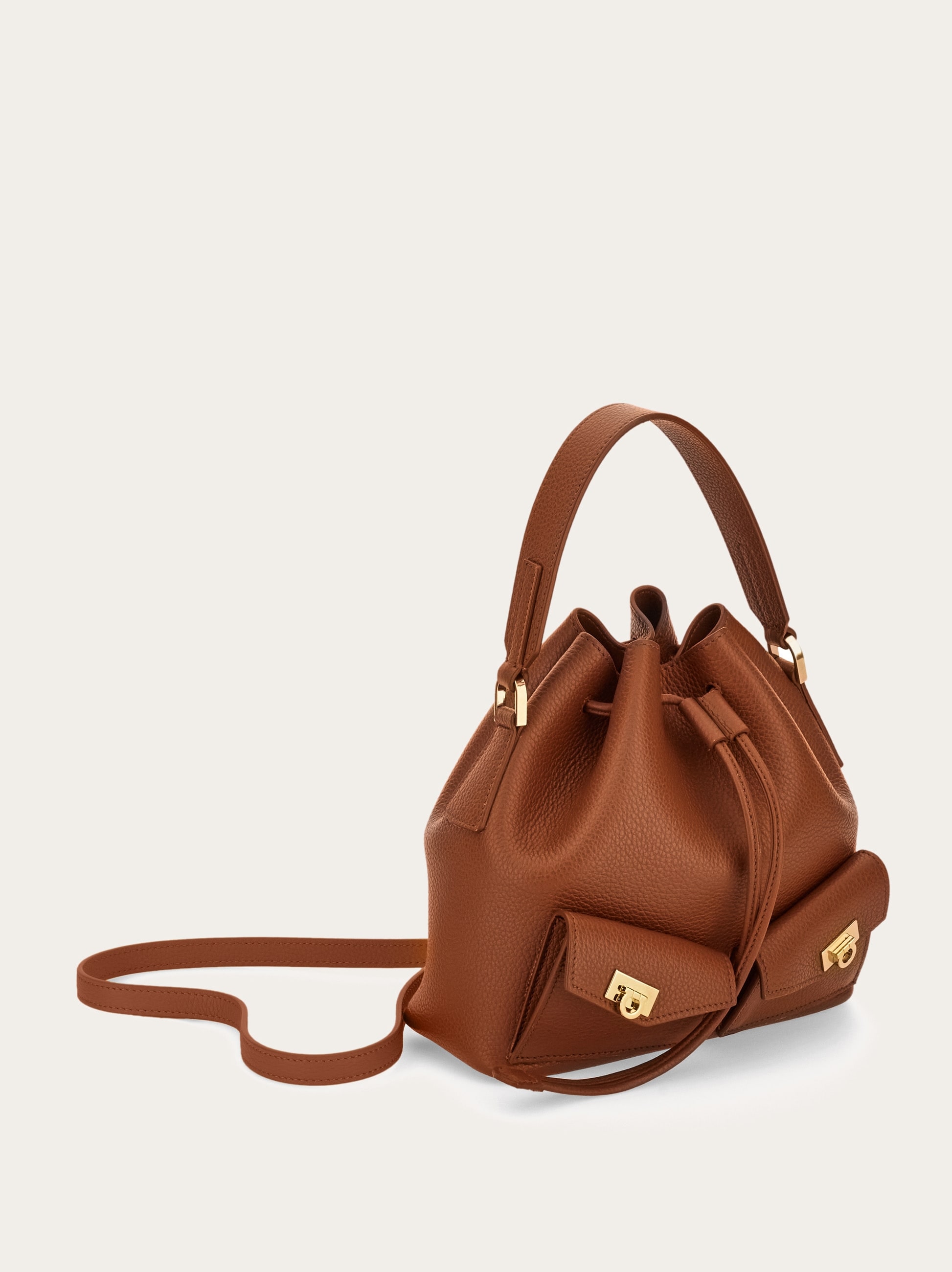 【送料&関税込】Ferragamo Leather Bucket Bag Ferragamo Bucket bags and bucket purses for Women | Online