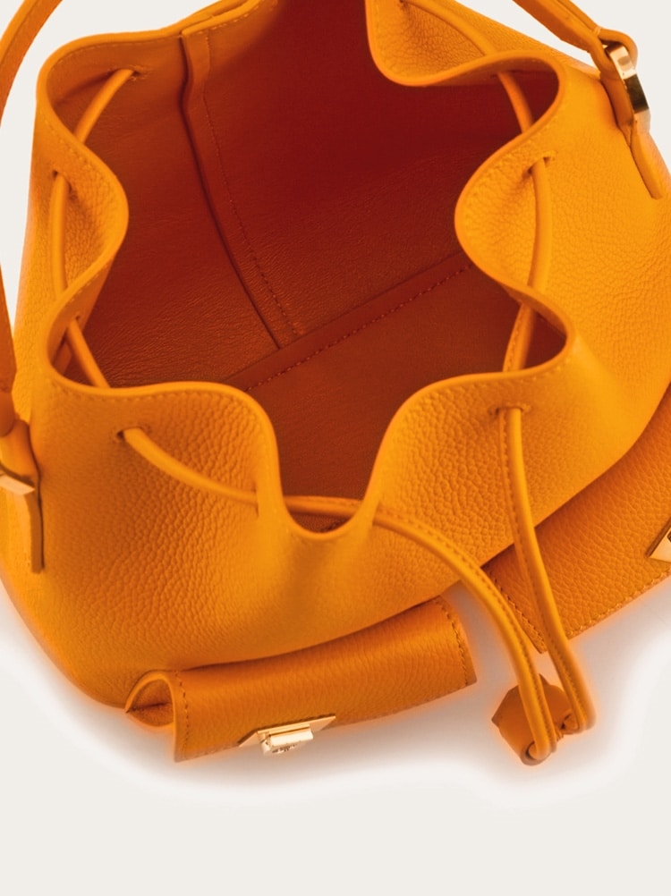 Multipocket bucket bag Gallery image 6