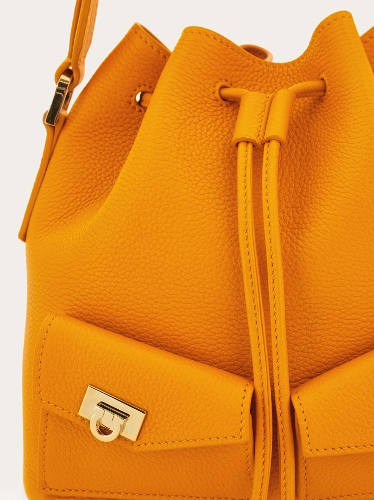 Multipocket bucket bag Gallery image 7