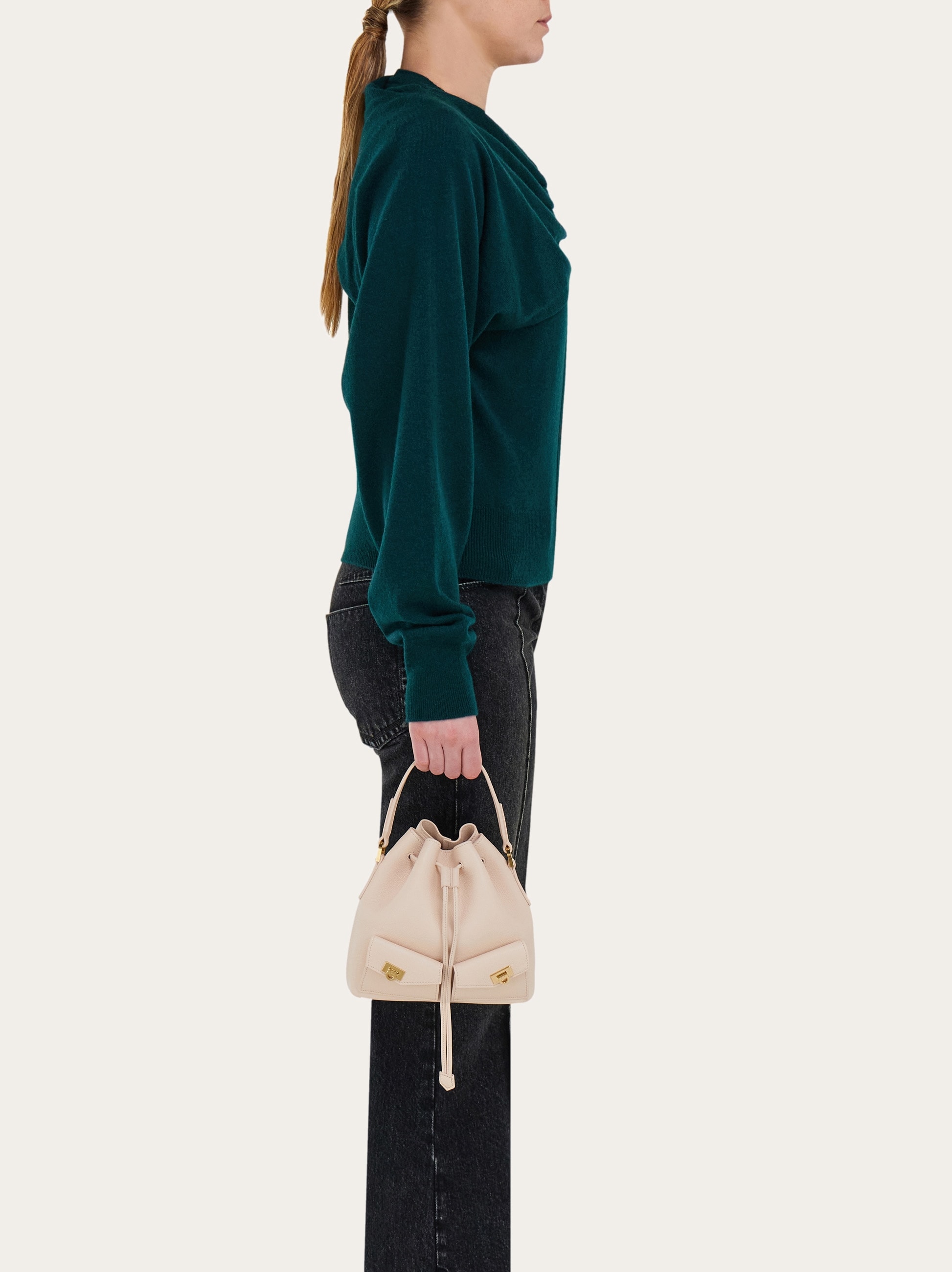 関税込【Ferragamo】MULTI POCKET BUCKET BAG 国内完売 Multipocket bucket bag - Women | Ferragamo