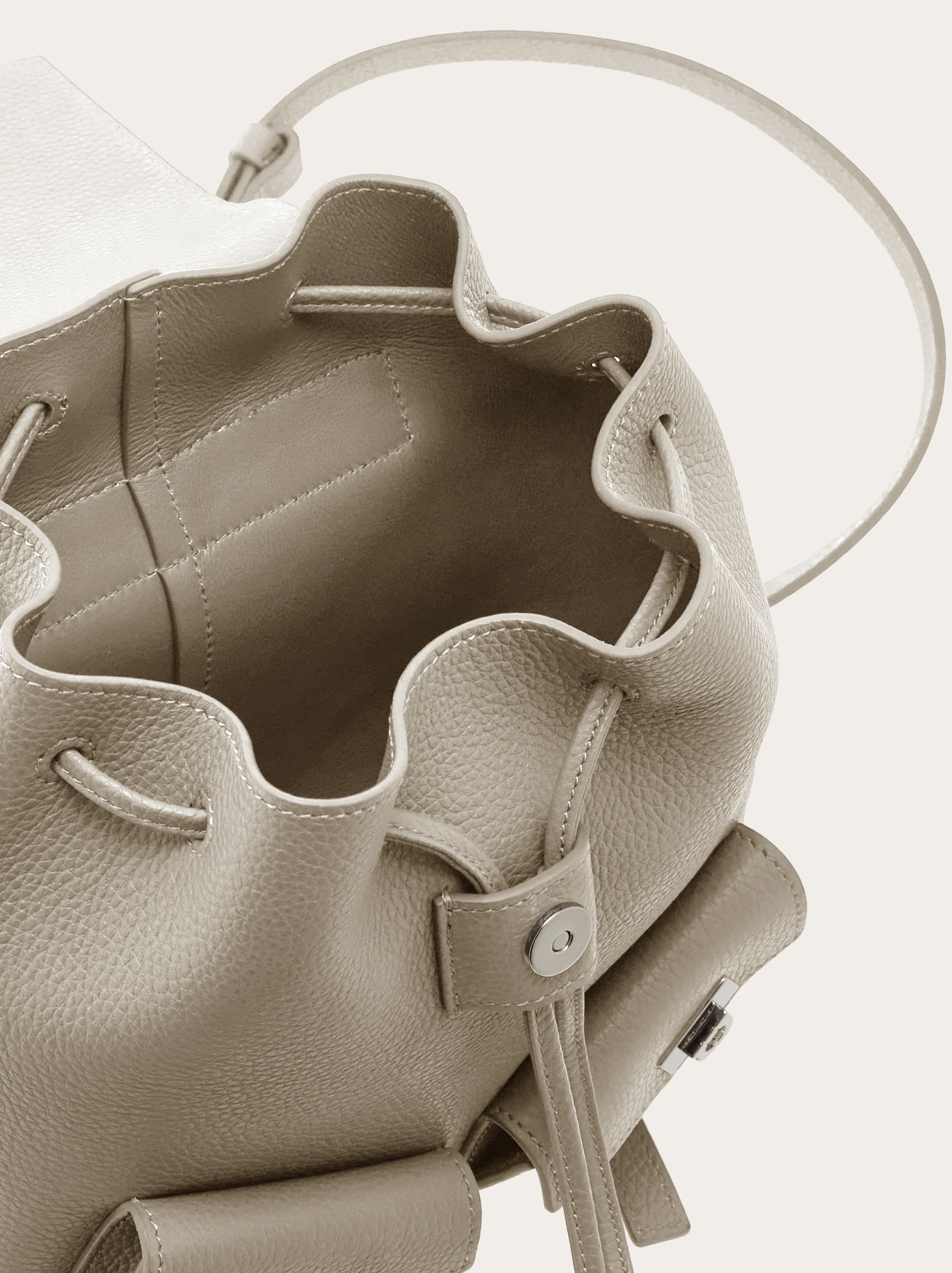 Hug ミニバックパック - ウィメンズ | Ferragamo