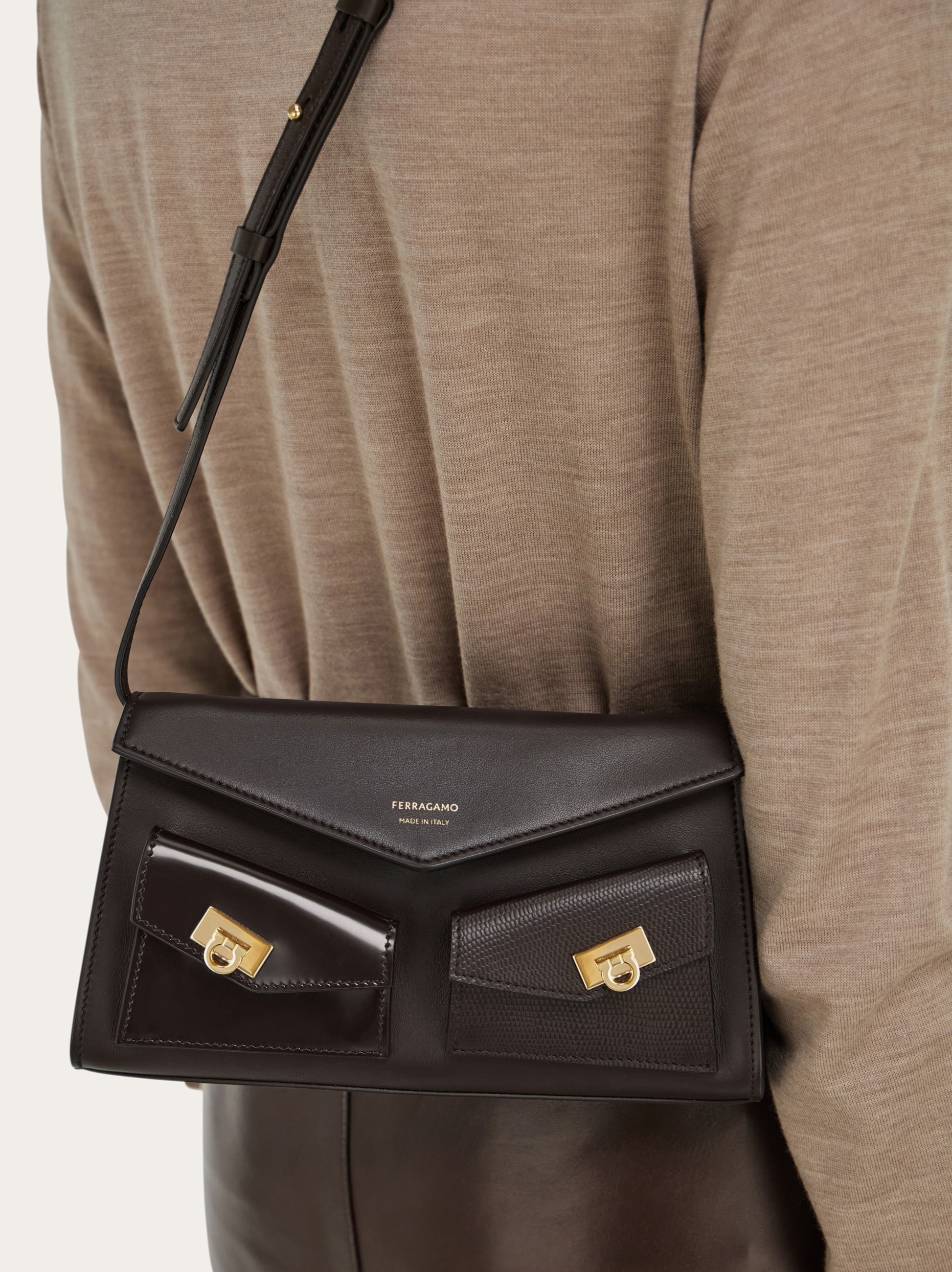 【関税込・国内発送】FERRAGAMO Mini bag with shoulder strap Multipocket mini bag - Women | Ferragamo