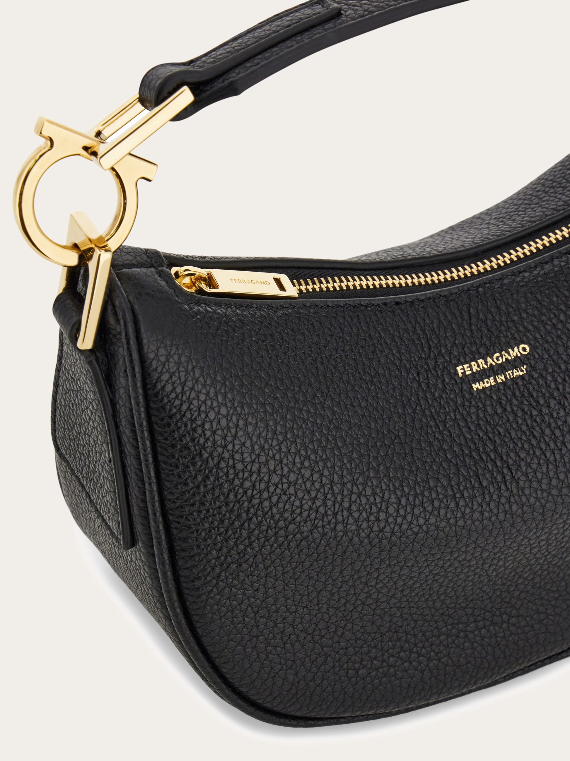 ハンドバッグ FERRAGAMO NORTH-SOUTH XS MINI HOBO BAG IN GRAINY LEATHER North-South hobo bag (XS) - Women | Ferragamo