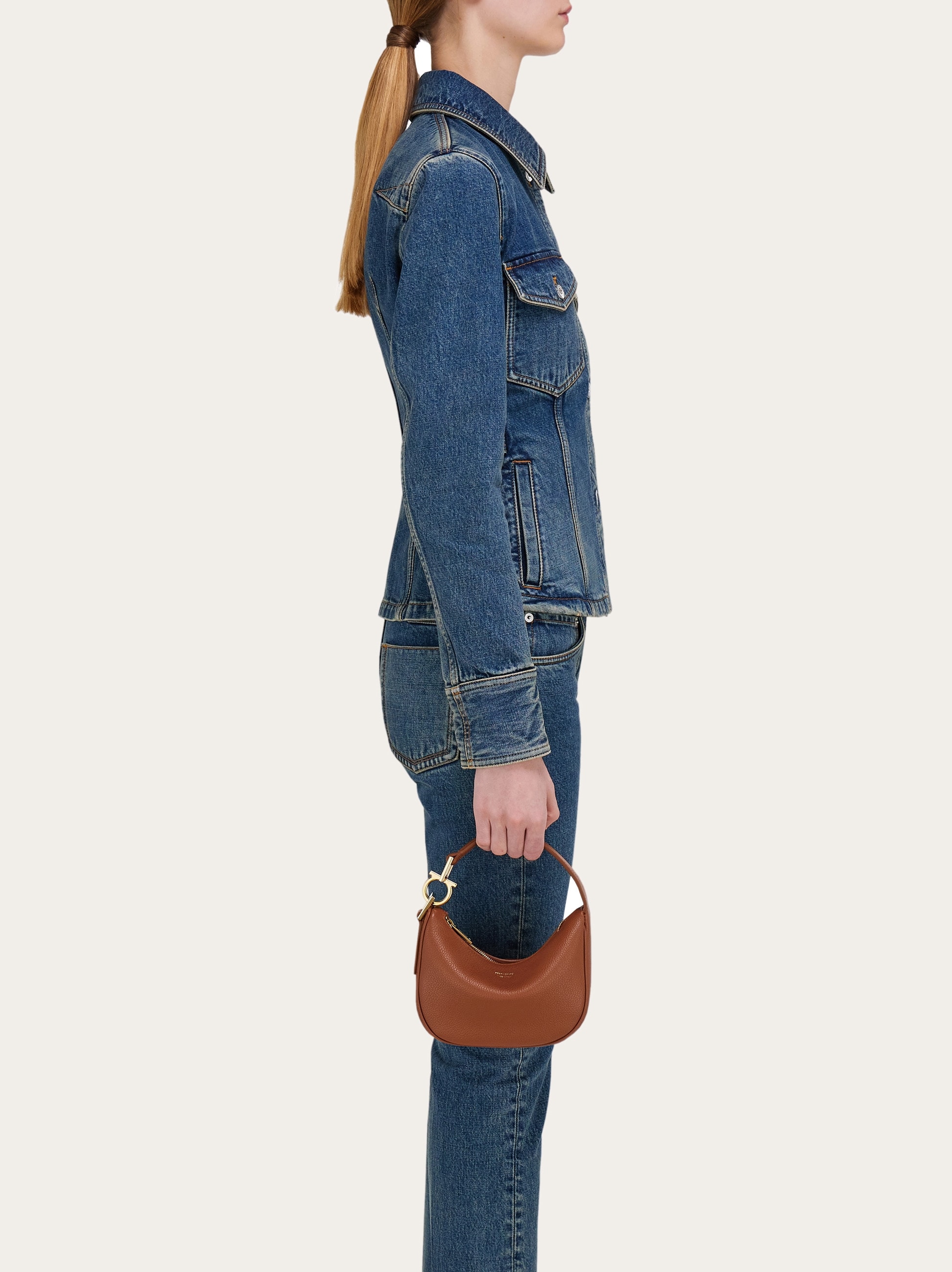 ハンドバッグ FERRAGAMO NORTH-SOUTH XS MINI HOBO BAG IN GRAINY LEATHER North-South hobo bag (XS) - Women | Ferragamo
