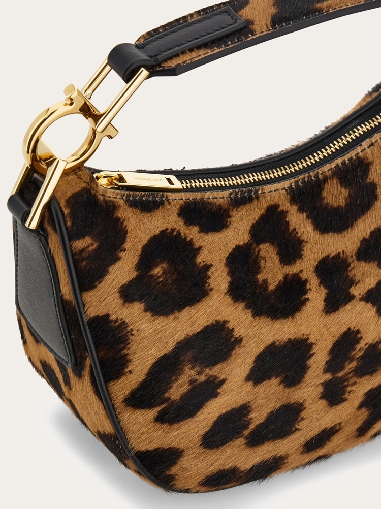 FERRAGAMO直営店 ノースサウス ミニ ホーボーバッグ (XS) Hobo bag (XS) - Women | Ferragamo