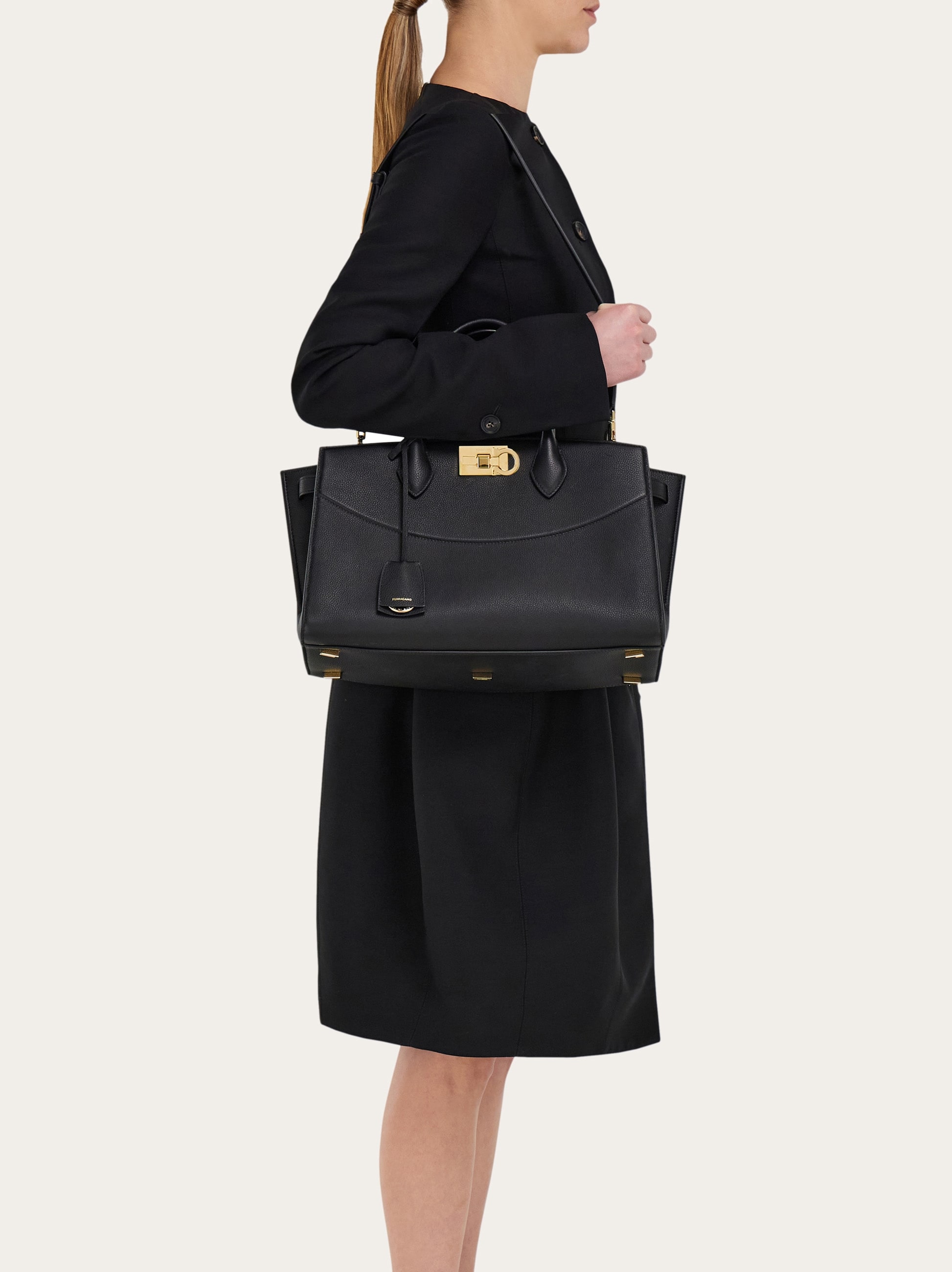 【関税&送料込】Salvatore Ferragamo Leather Large Studio Sof Ferragamo | The Studio Soft black leather bag | Savannahs