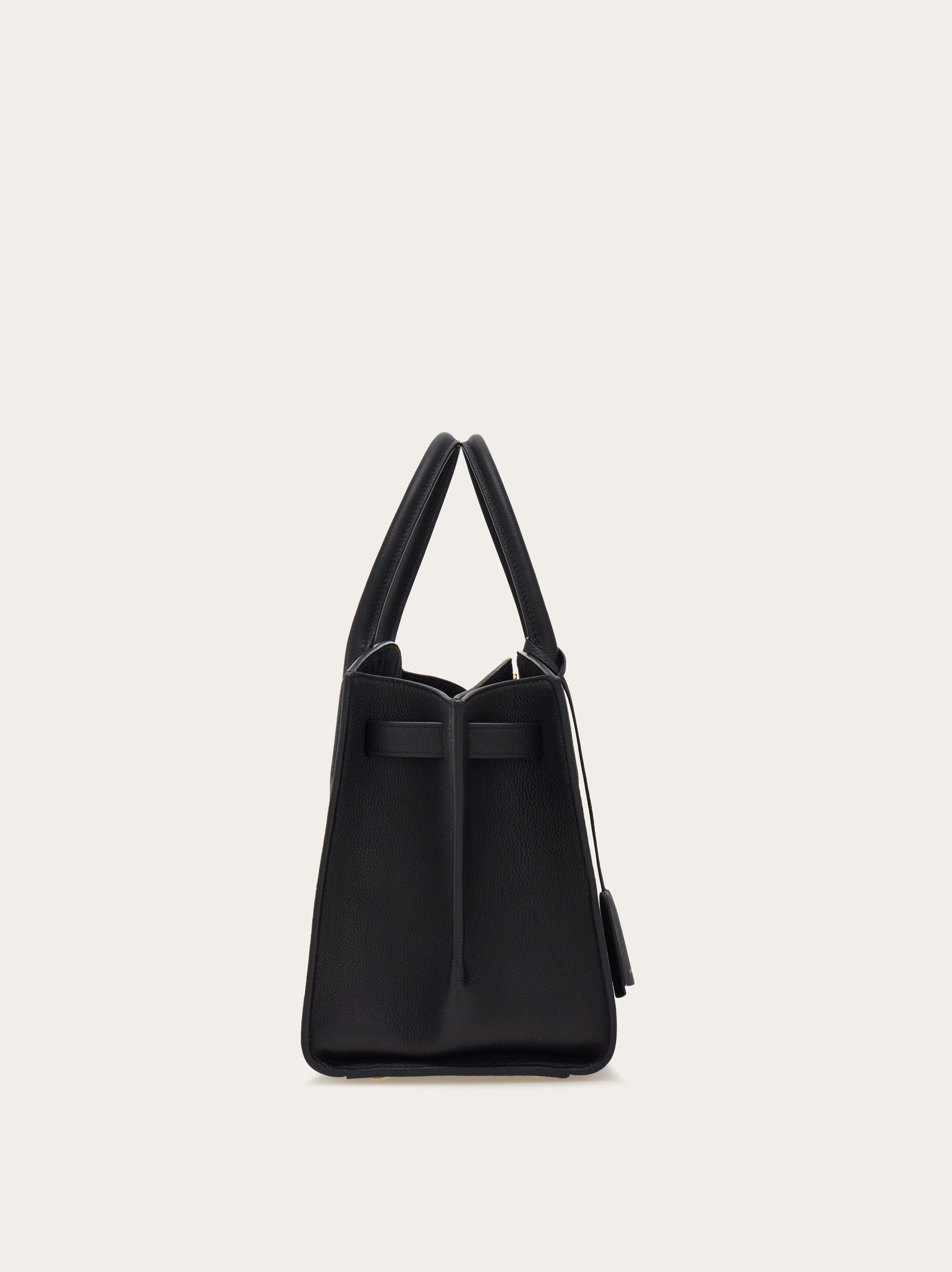 【FERRAGAMO】New Ferragamo Studio Soft bag(L) New Ferragamo Studio soft bag (L) - Women | Ferragamo