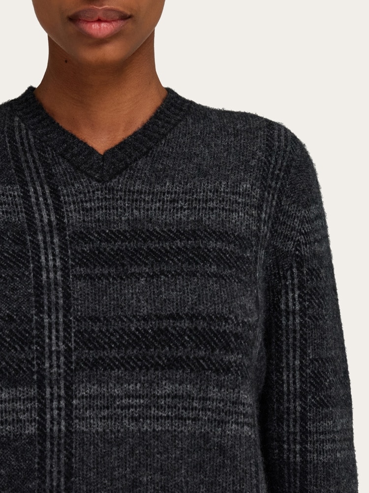 V-neck jumper Gallery image 4