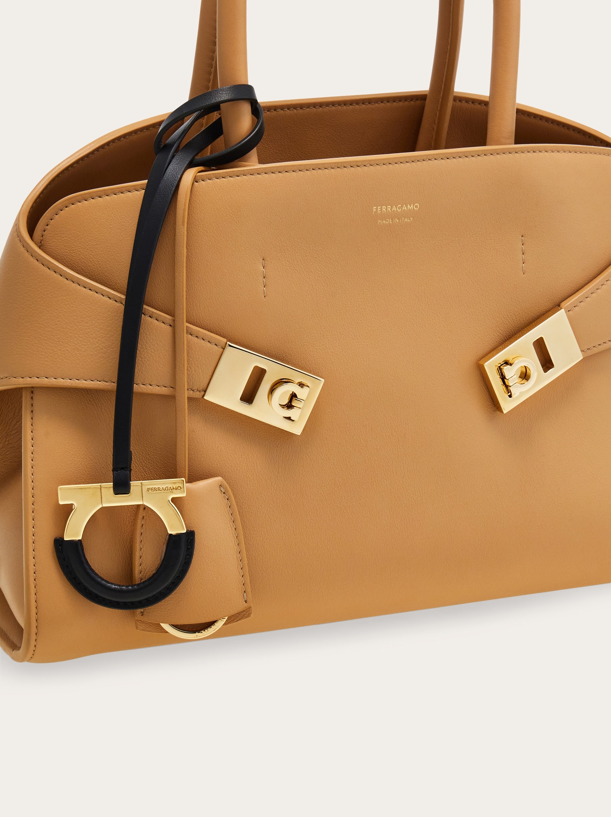 SALVATORE FERRAGAMOフェラガモ チャーム ガンチーニ ゴールド SALVATORE FERRAGAMOフェラガモ チャーム ガンチーニ ゴールド
