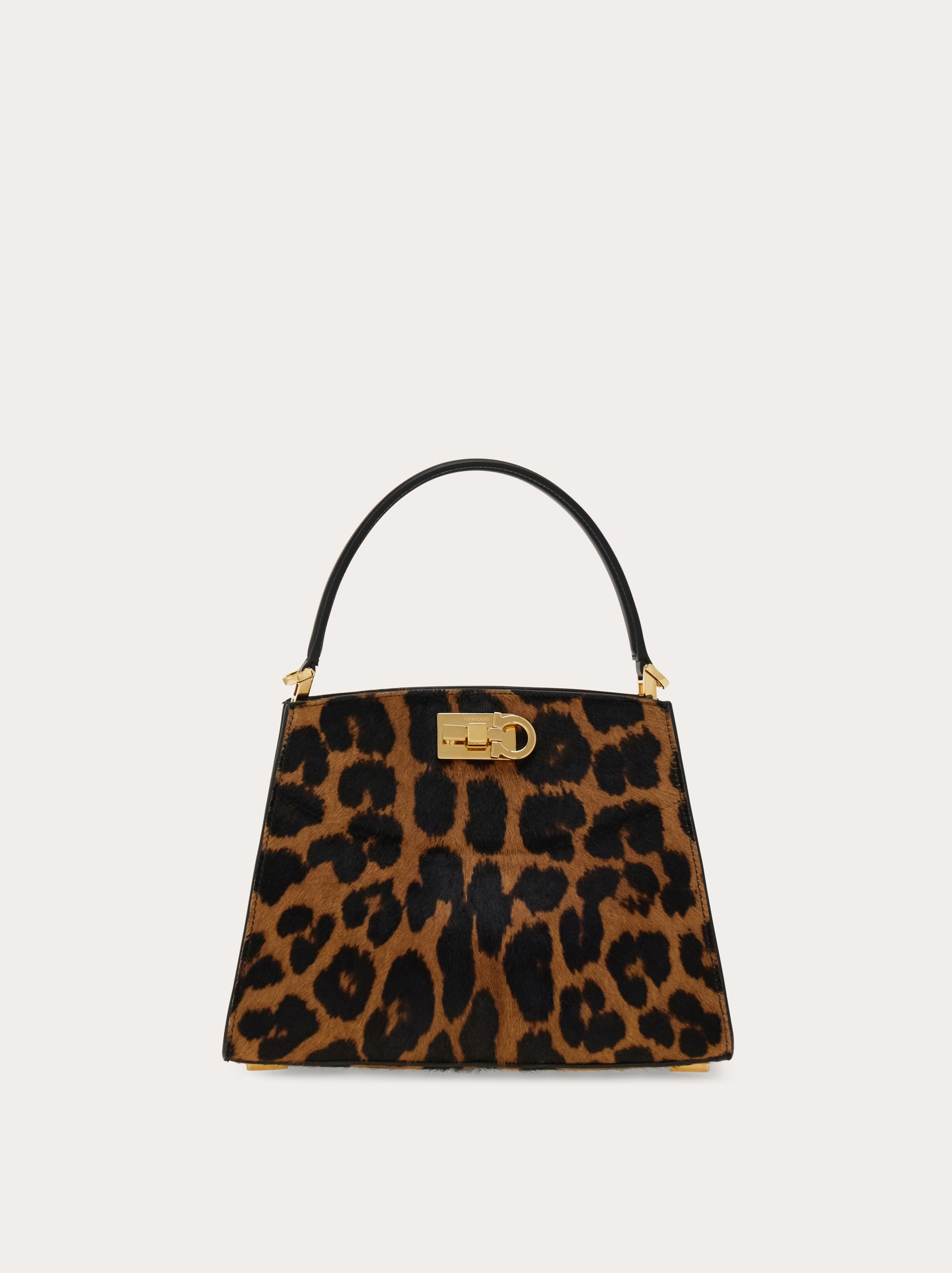 【FERRAGAMO】Ferragamo Studio Box bag (XS) New Ferragamo Studio box bag (XS) - Women | Ferragamo
