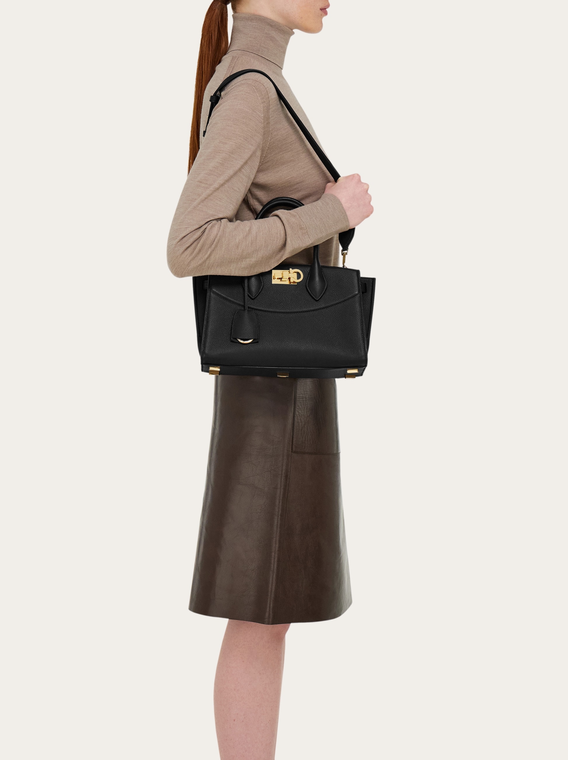 New Ferragamo Studio Soft bag (M) - ウィメンズ | Ferragamo