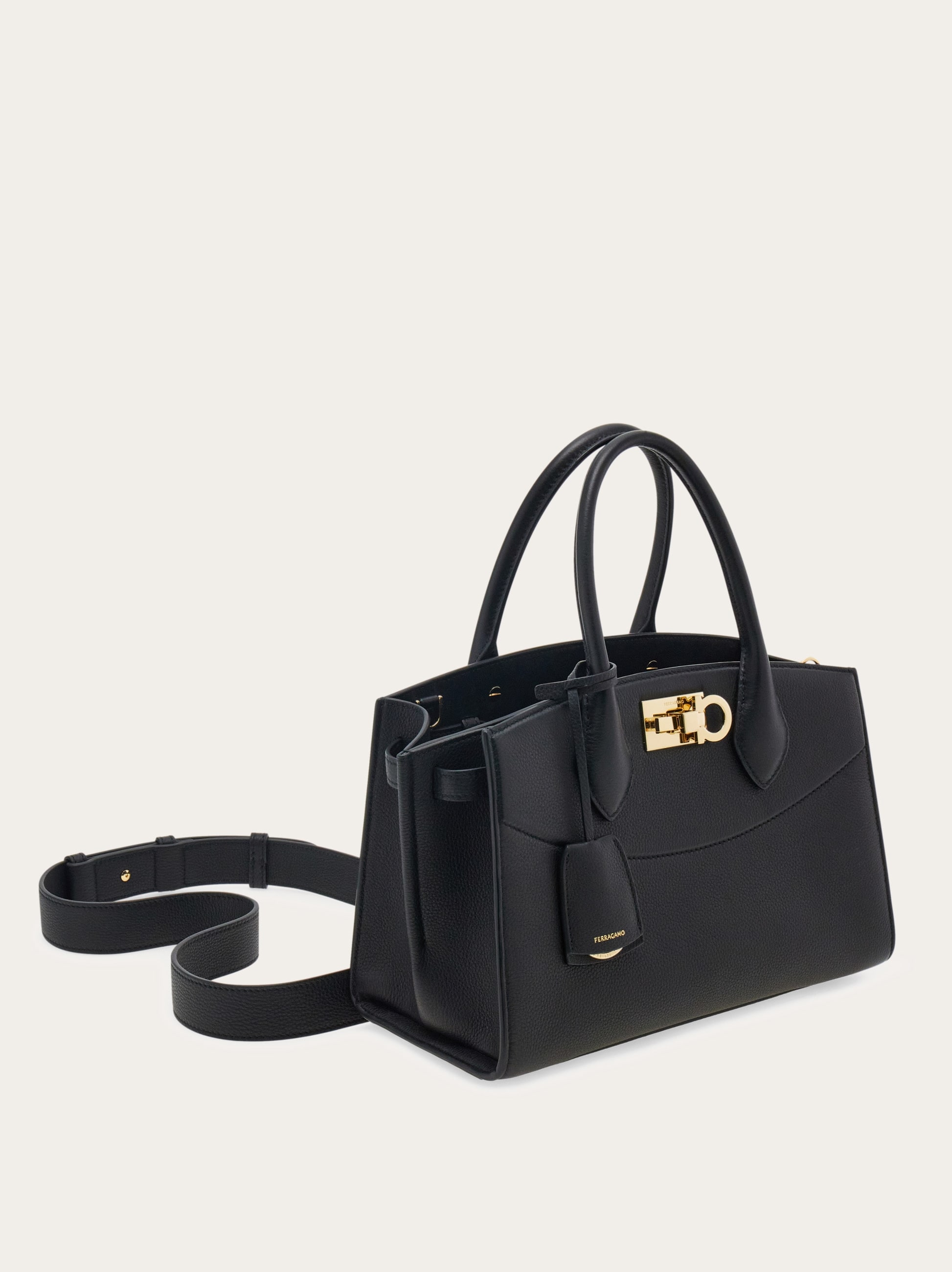 ◆国内発送◆New Ferragamo スタジオ ソフトバッグ Ferragamo Studio Soft bag (M) - ウィメンズ | Ferragamo