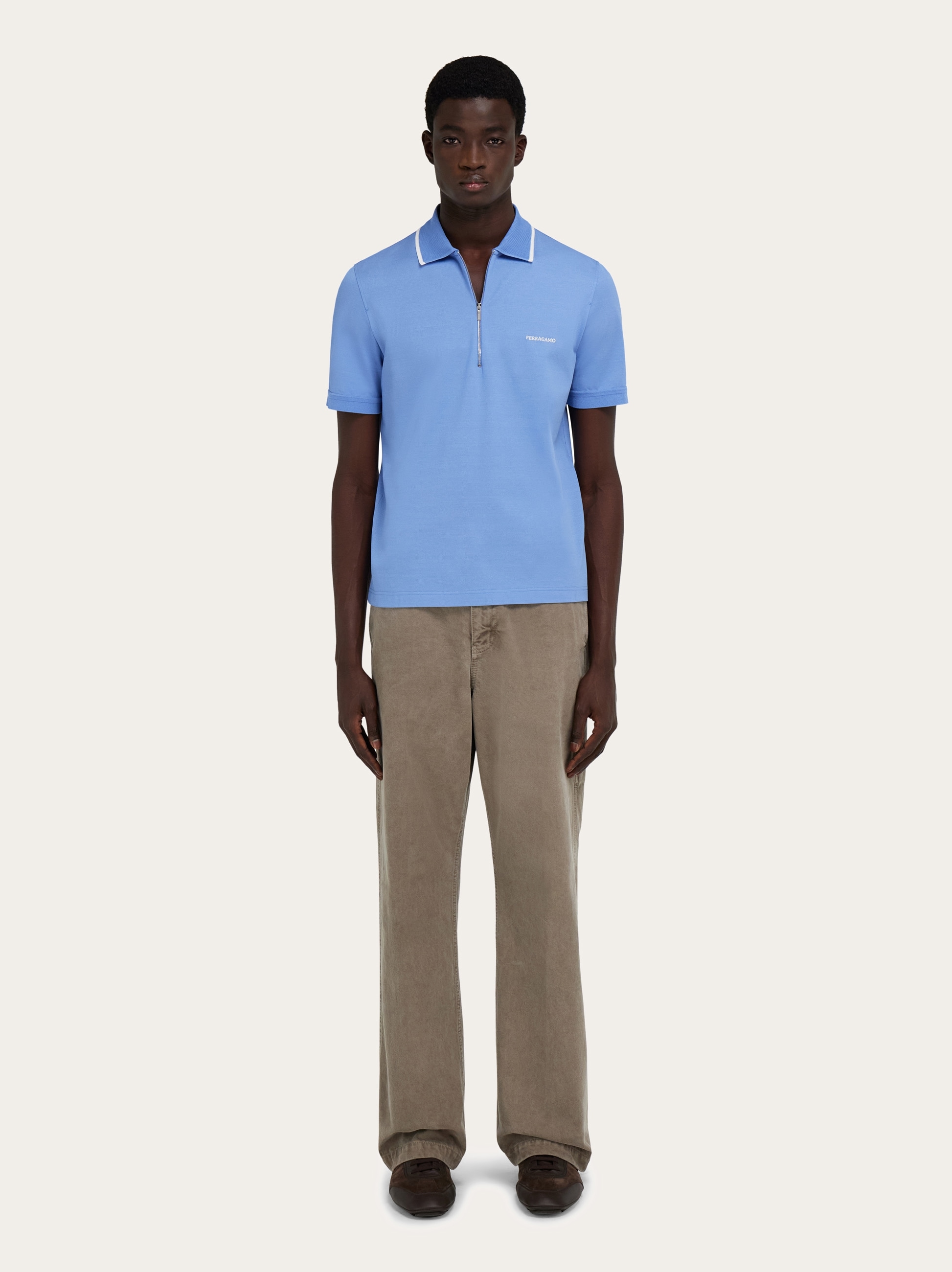 Salvatore Ferragamo｜SHORT-SLEEVED ROUND NECK T-SHIRTS ( Ferragamo T-shirt With Round Neck And Short Sleeves In Black