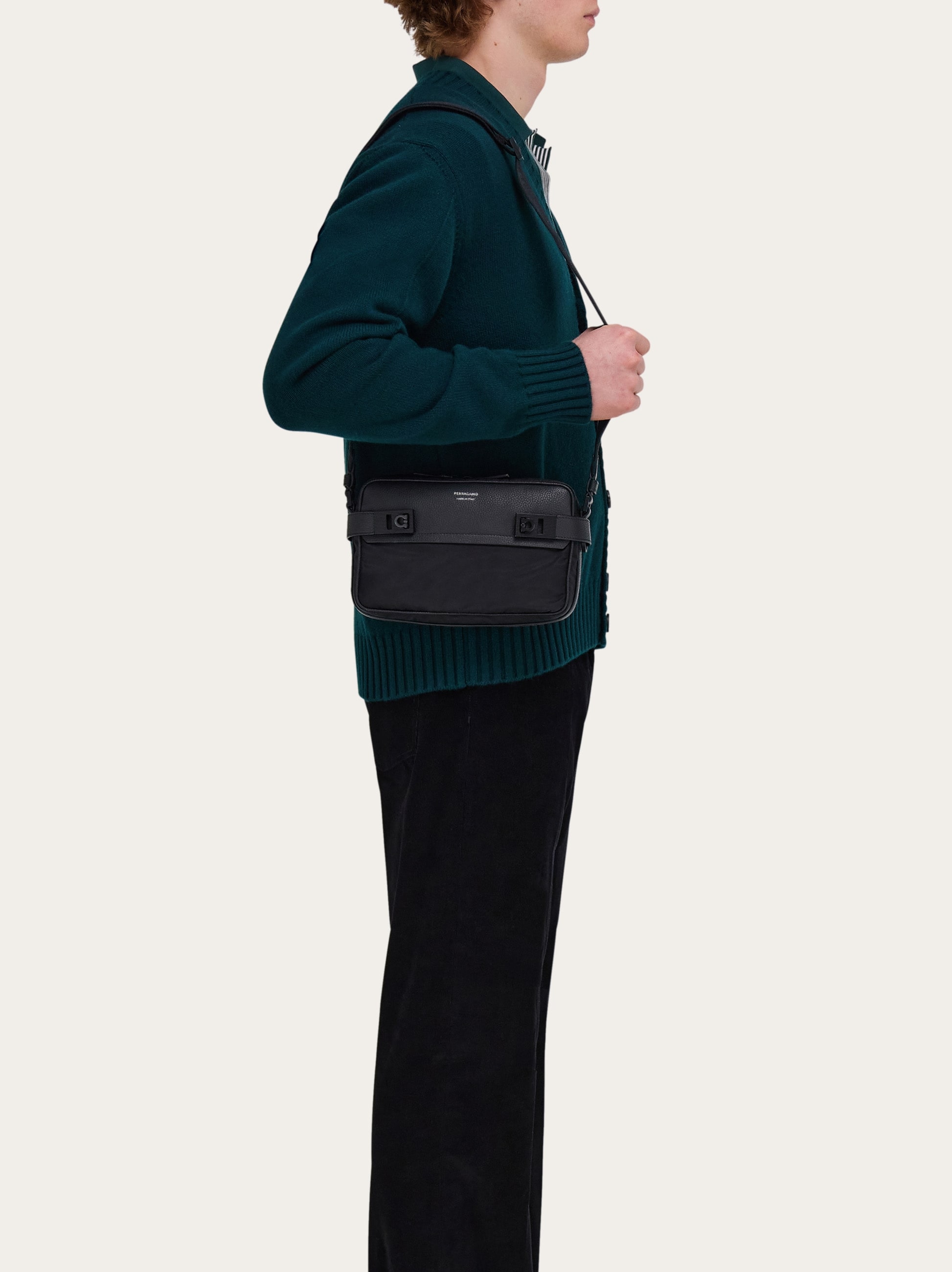 Borsa a tracolla con fibbie Gancini - Uomo | Ferragamo