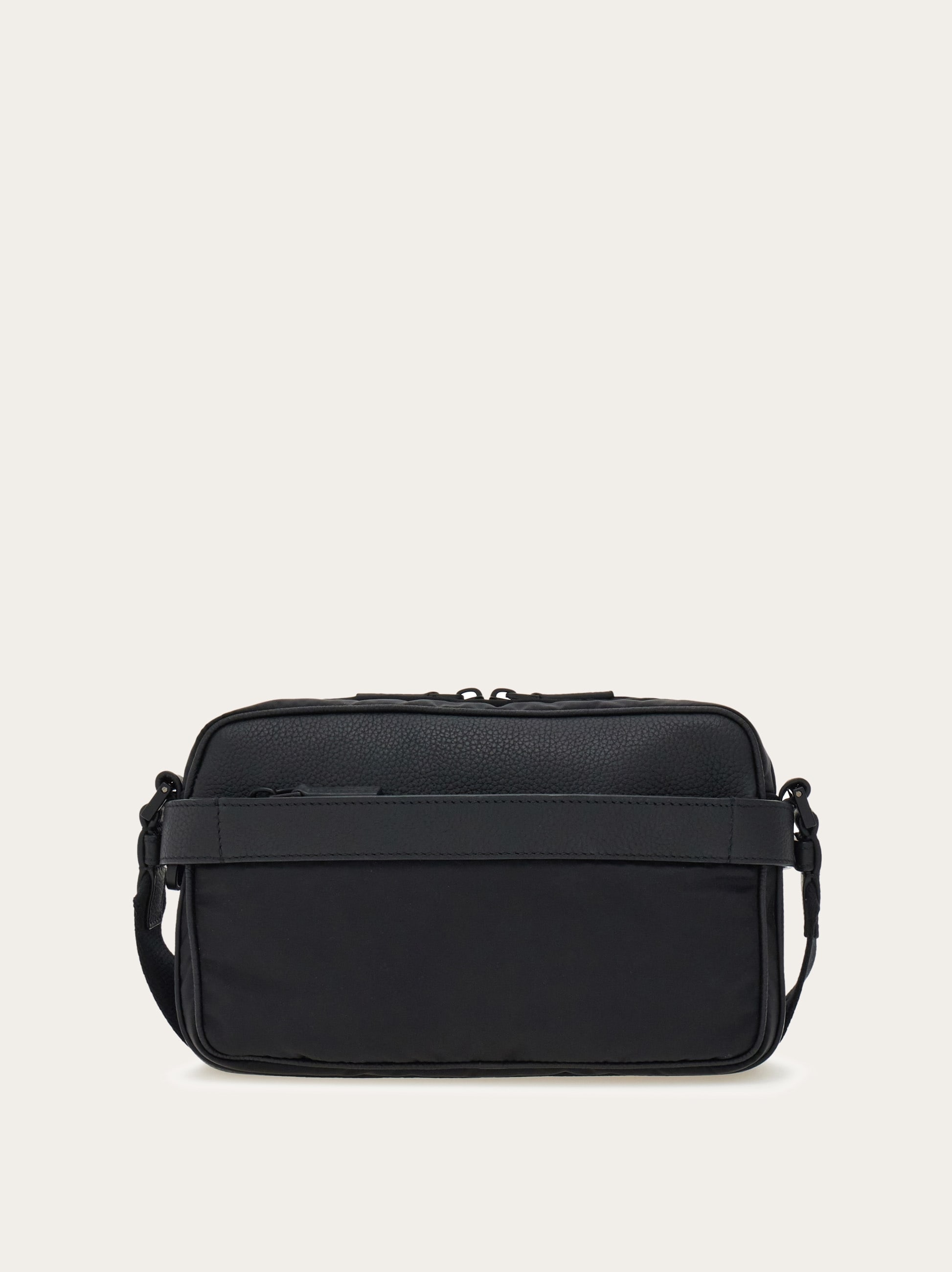 FERRAGAMO ガンチーニバックル メッセンジャーバッグ Ferragamo ガンチーニバックル レザーメッセンジャーバッグ