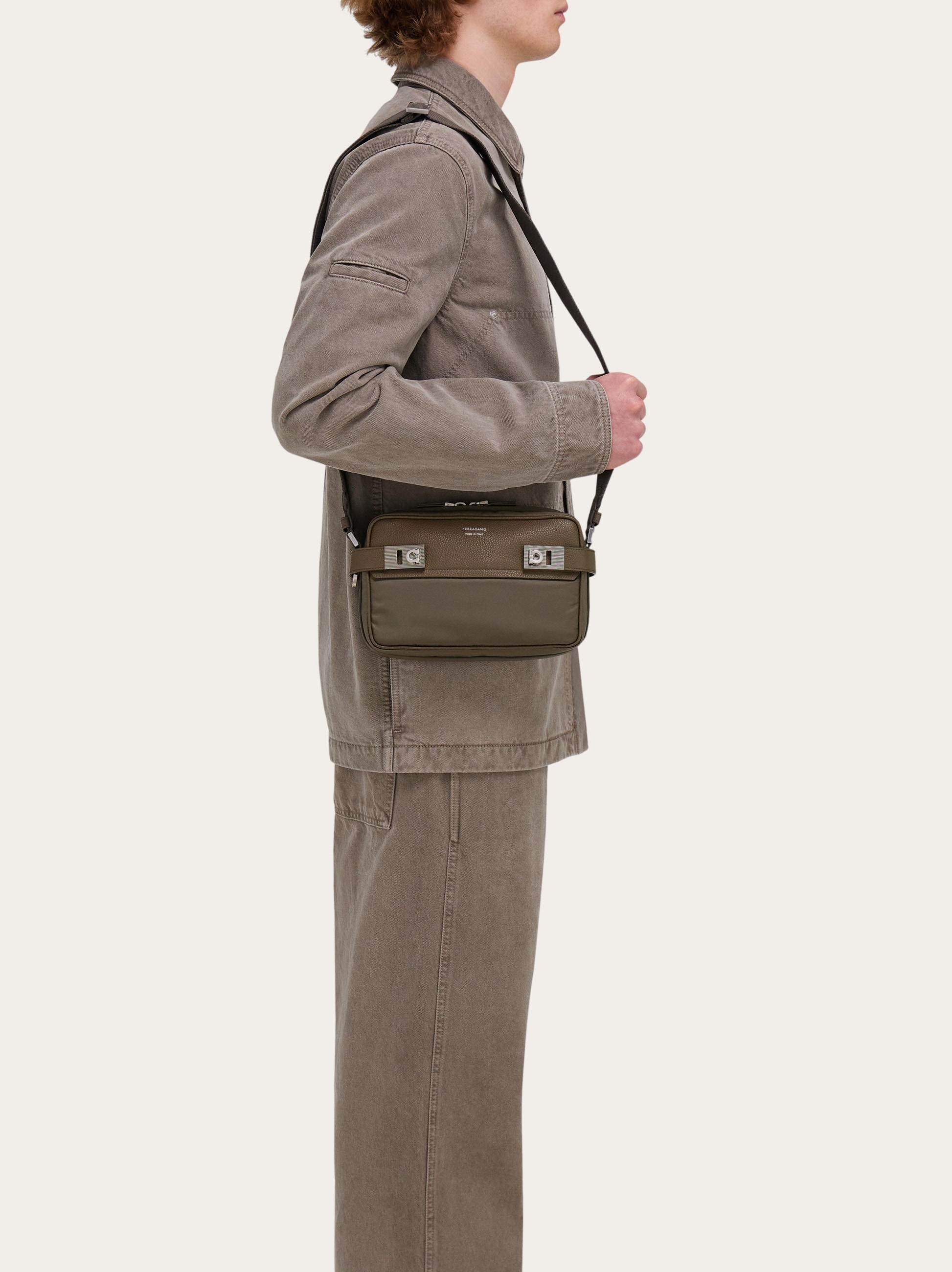 メッセンジャーバッグ - メンズ | Ferragamo