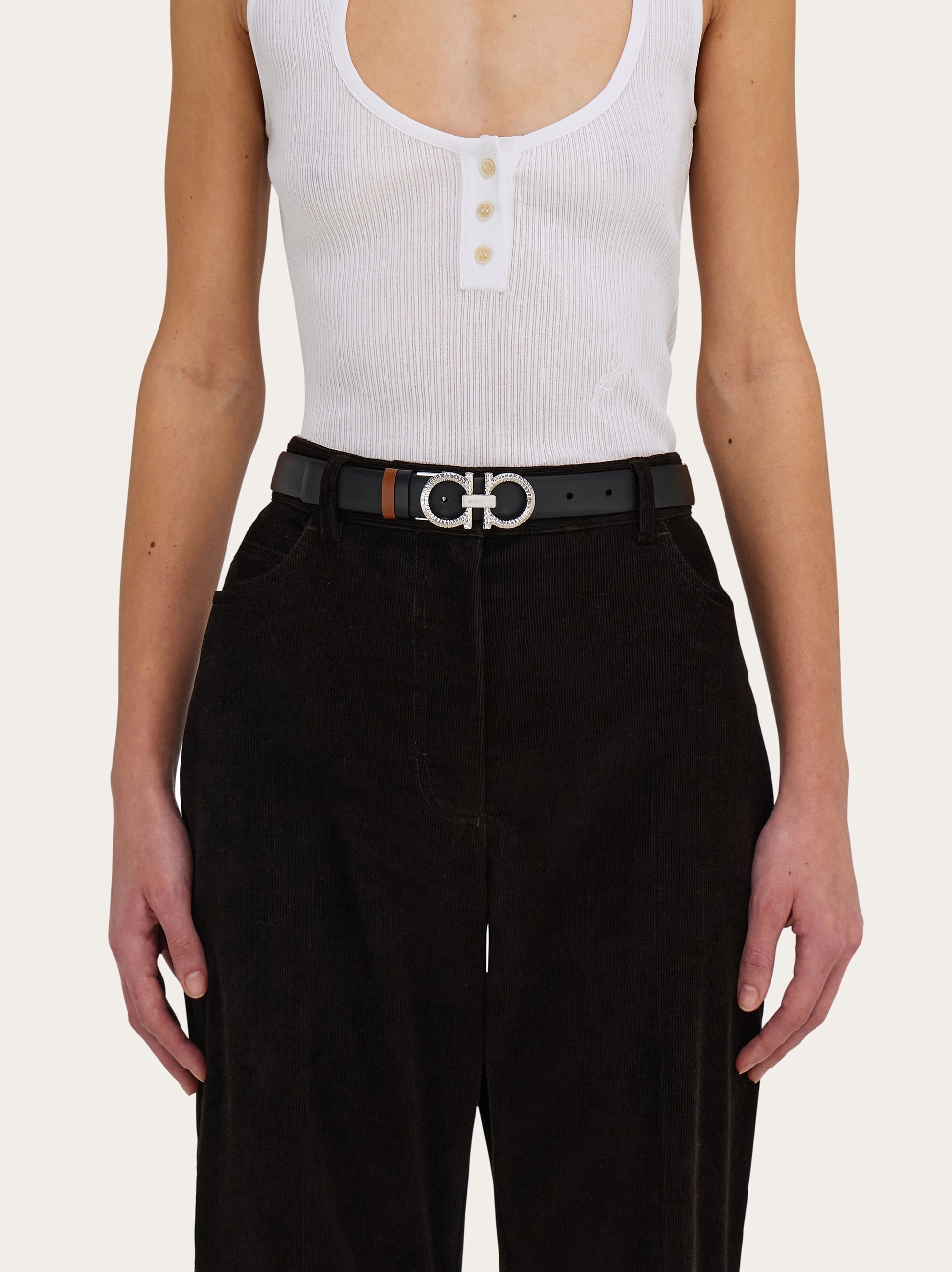 Reversible and adjustable belt with hammered Gancini - Women