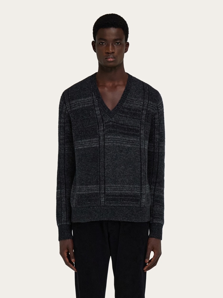 V-neck tartan jumper Gallery image 2