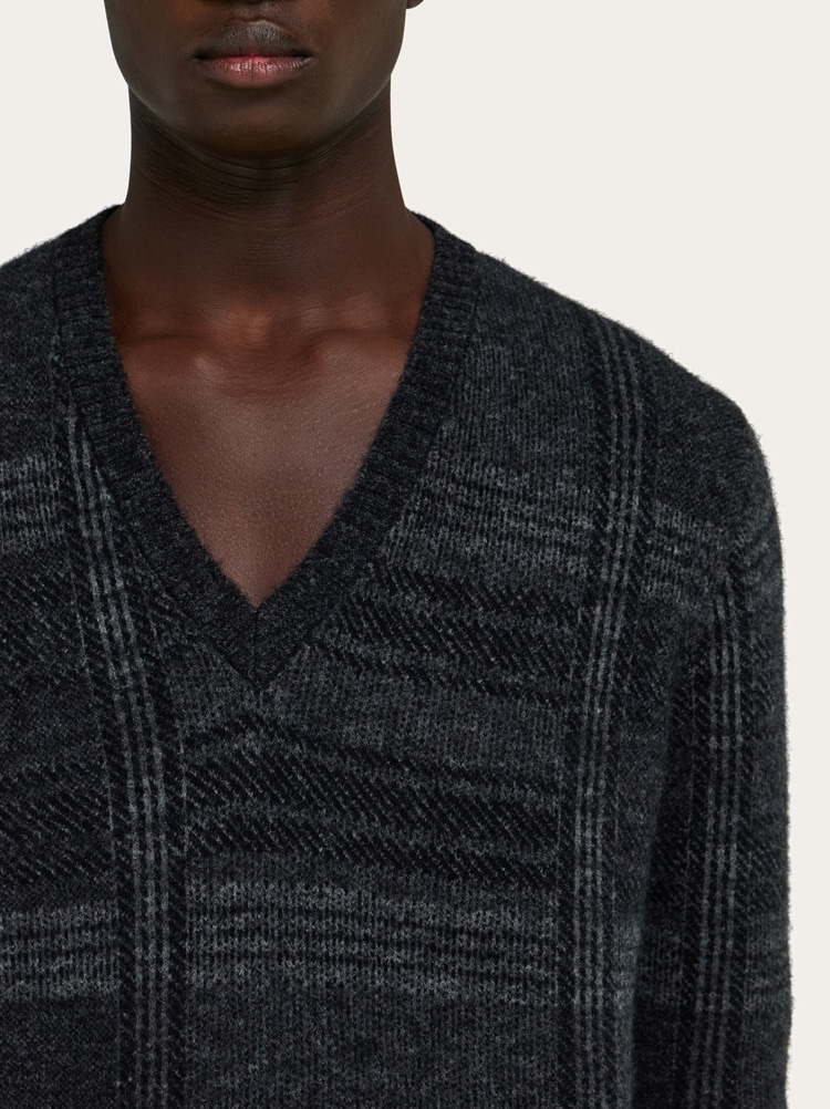 V-neck tartan jumper Gallery image 4