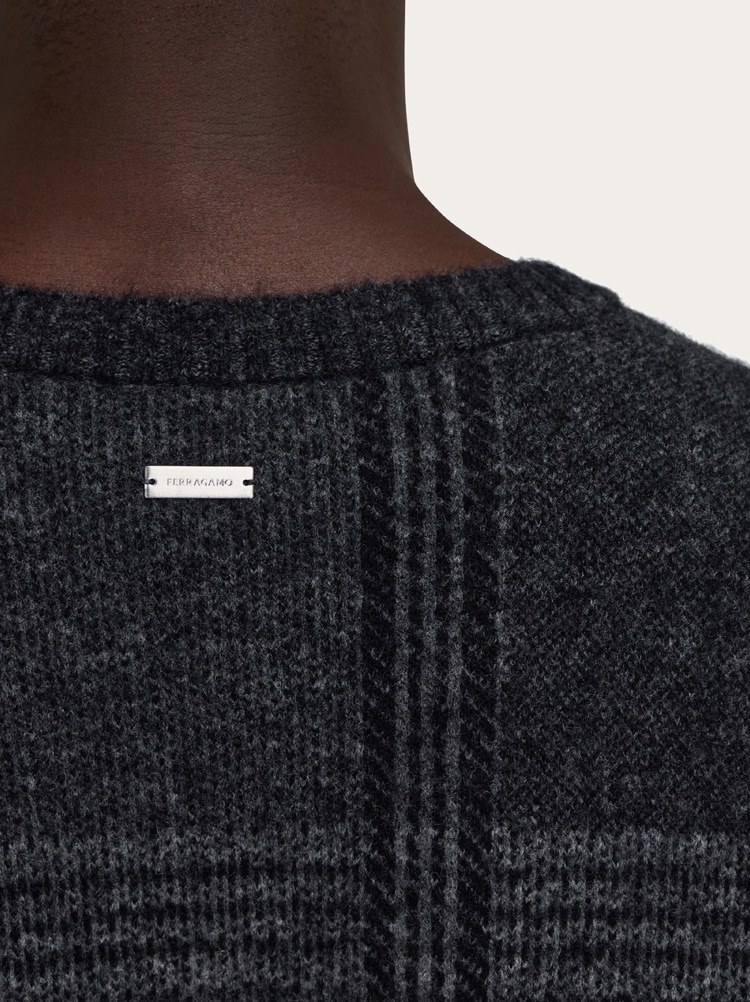 V-neck tartan jumper Gallery image 5