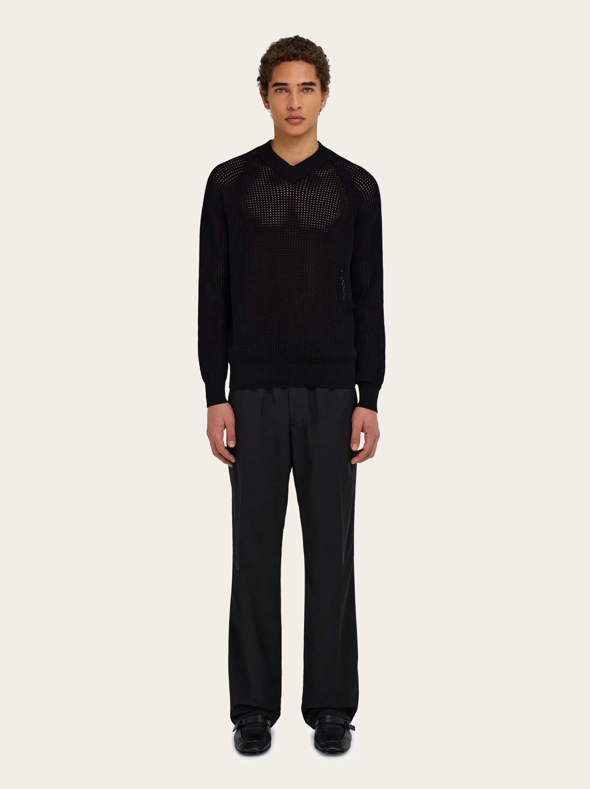 FERRAGAMO ブラックニットセーター Ferragamo Black Embroidered Crewneck Sweater Salvatore Ferragamo