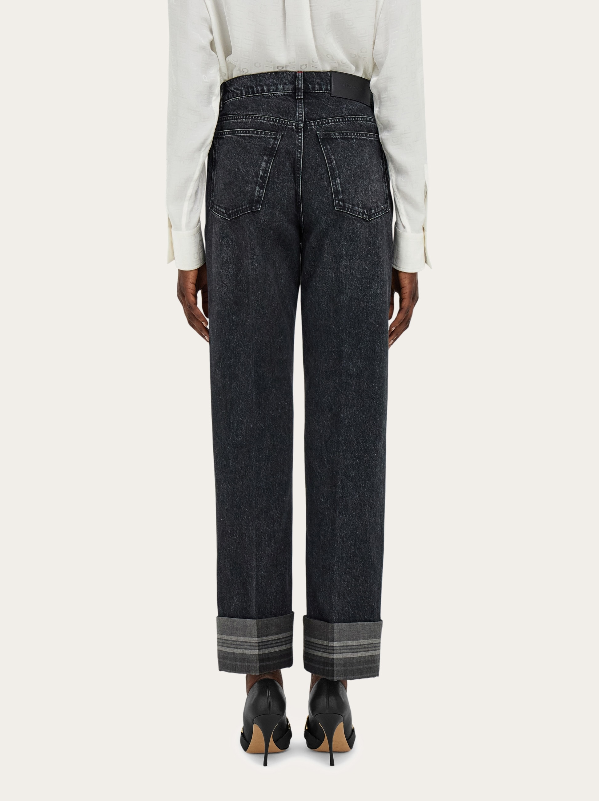 【送料&関税込】Ferragamo Frayed Edges Jeans 010111331503_12.jpg