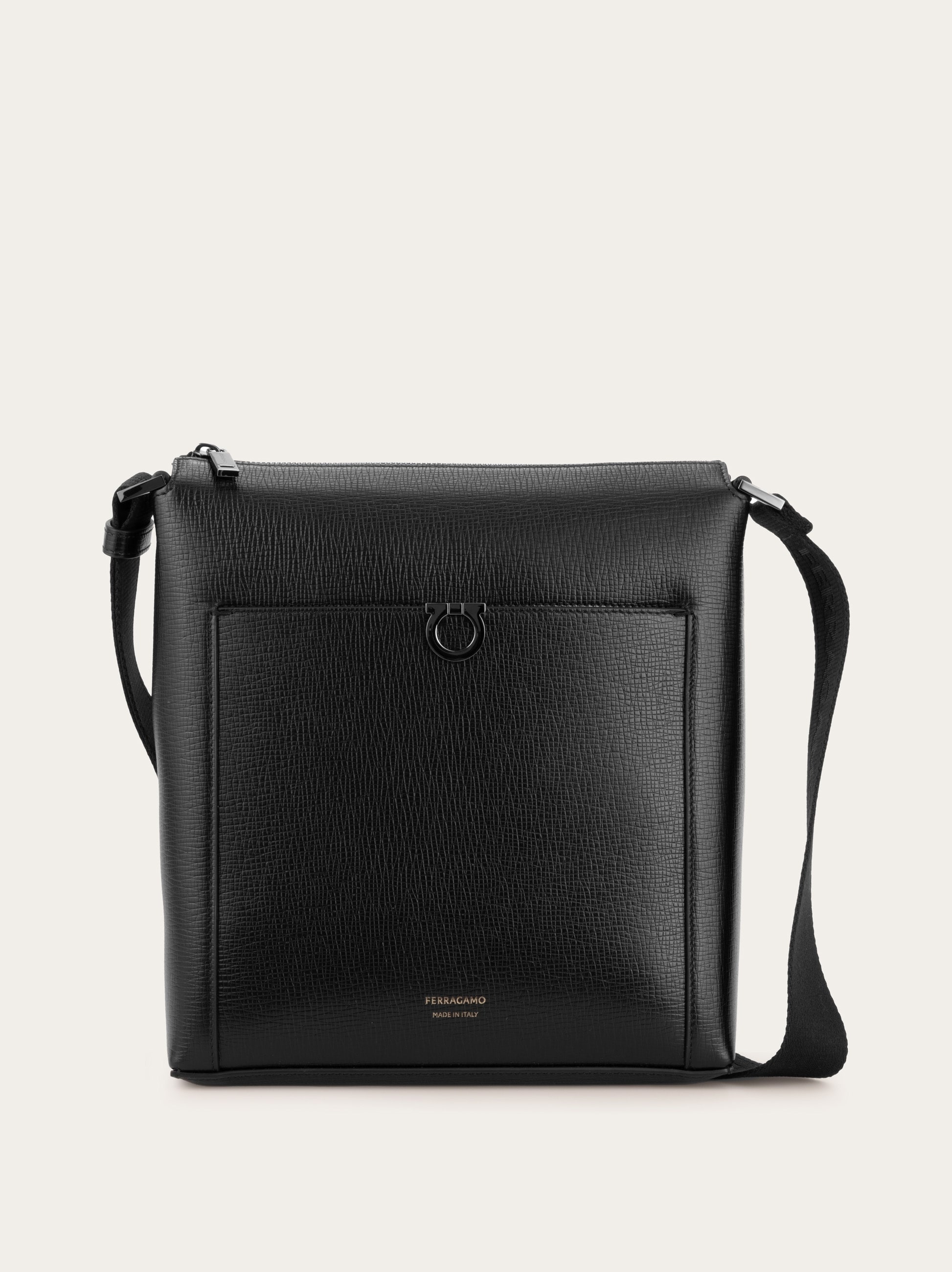 ショルダーバッグ FERRAGAMO FW25 'Gancini' crossbody bag (769480 NERO) Gancini crossbody - Men | Ferragamo