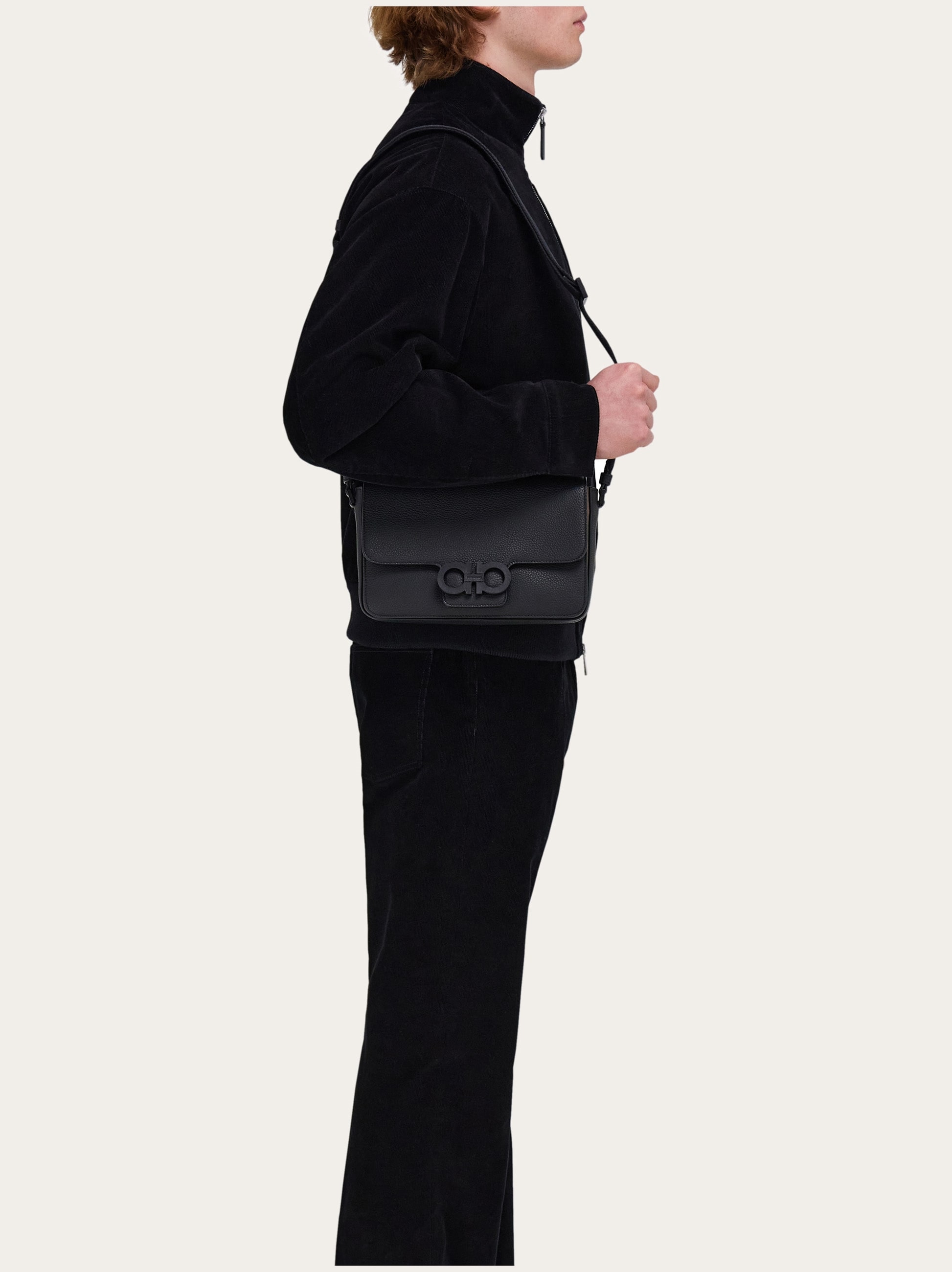 【★完売必至★】Salvatore Ferragamo ☆ メッセンジャーバッグ サルヴァトーレ・フェラガモ(Salvatore Ferragamo