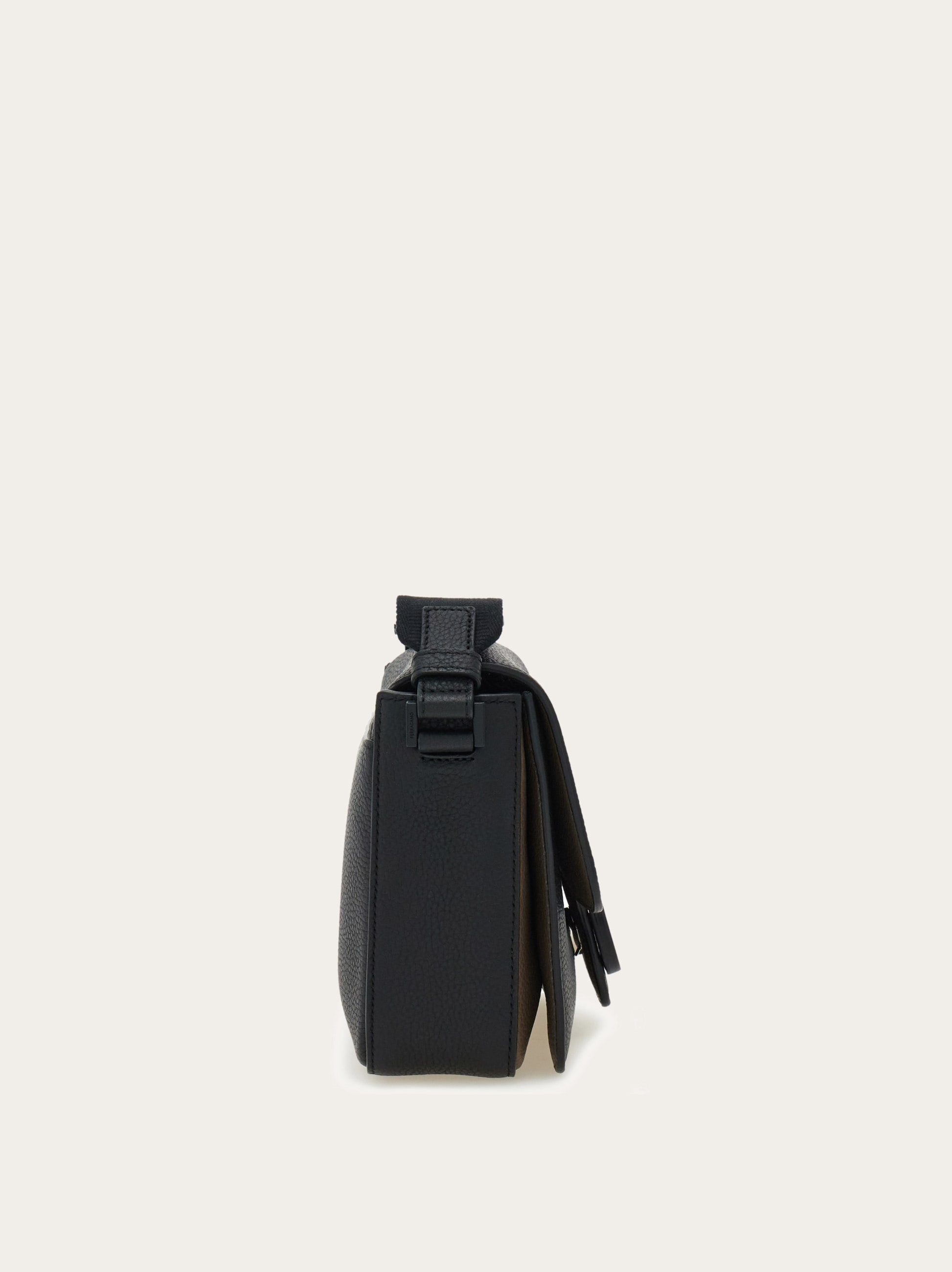 サルヴァトーレフェラガモ メッセンジャーバッグビジネスバッグ レザー ブラック Salvatore Ferragamo サルヴァトーレフェラガモ メンズ クラッチ