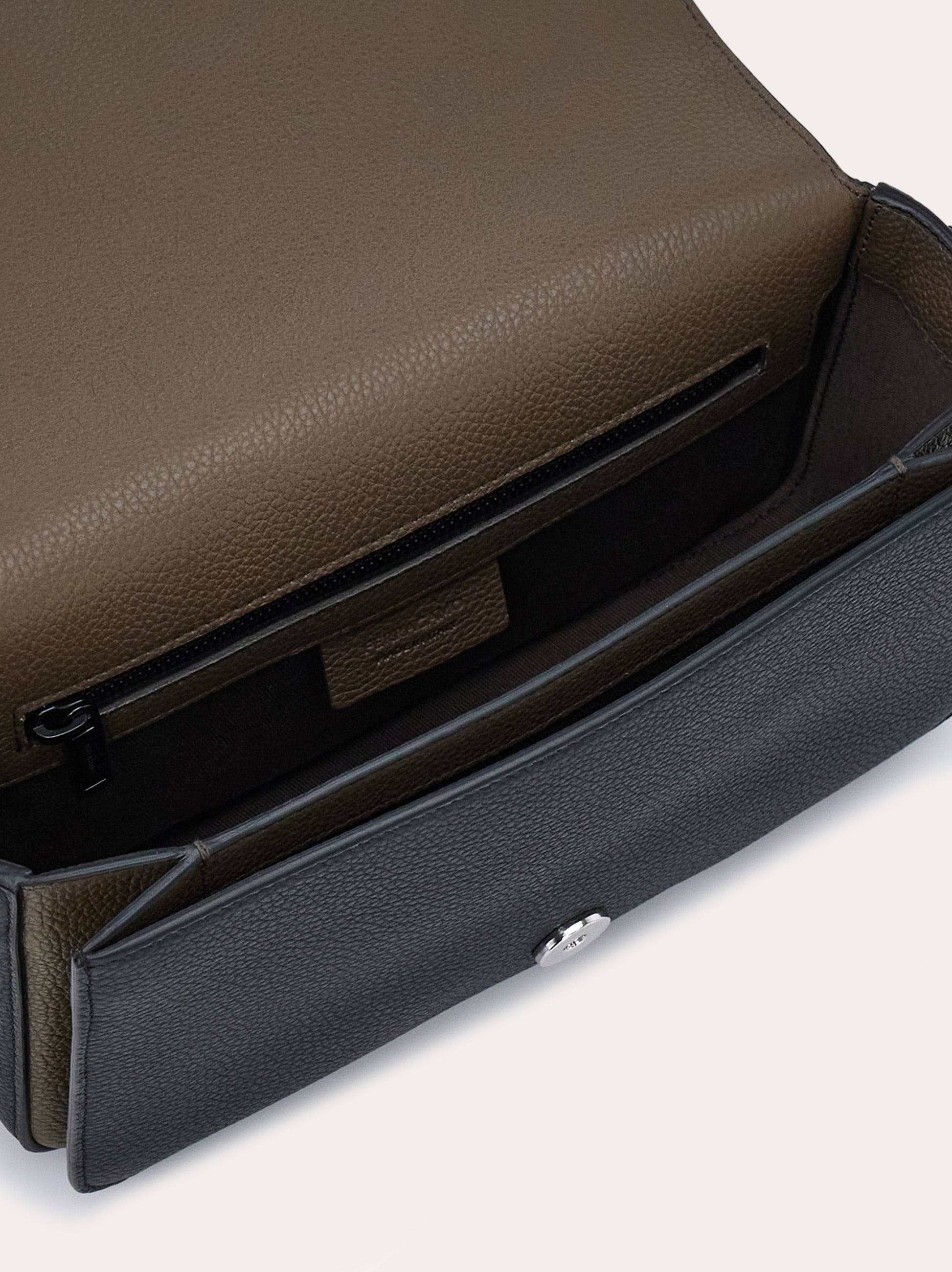 Salvatore Ferragamo ブラック クラッチバッグ PRADA プラダ クラッチバッグ 2NE789 2DMH メンズ ReNylon